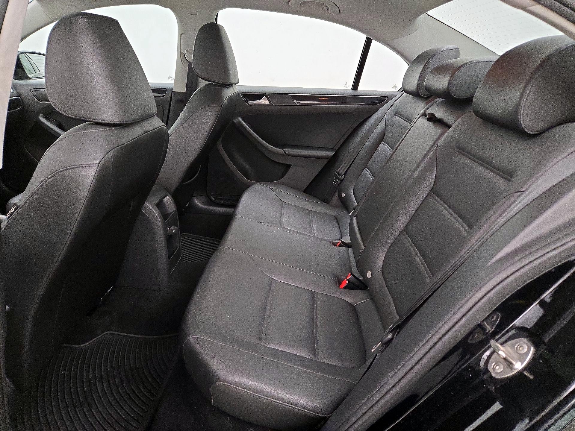 Thumbnail: 2017 Volkswagen Jetta - 20