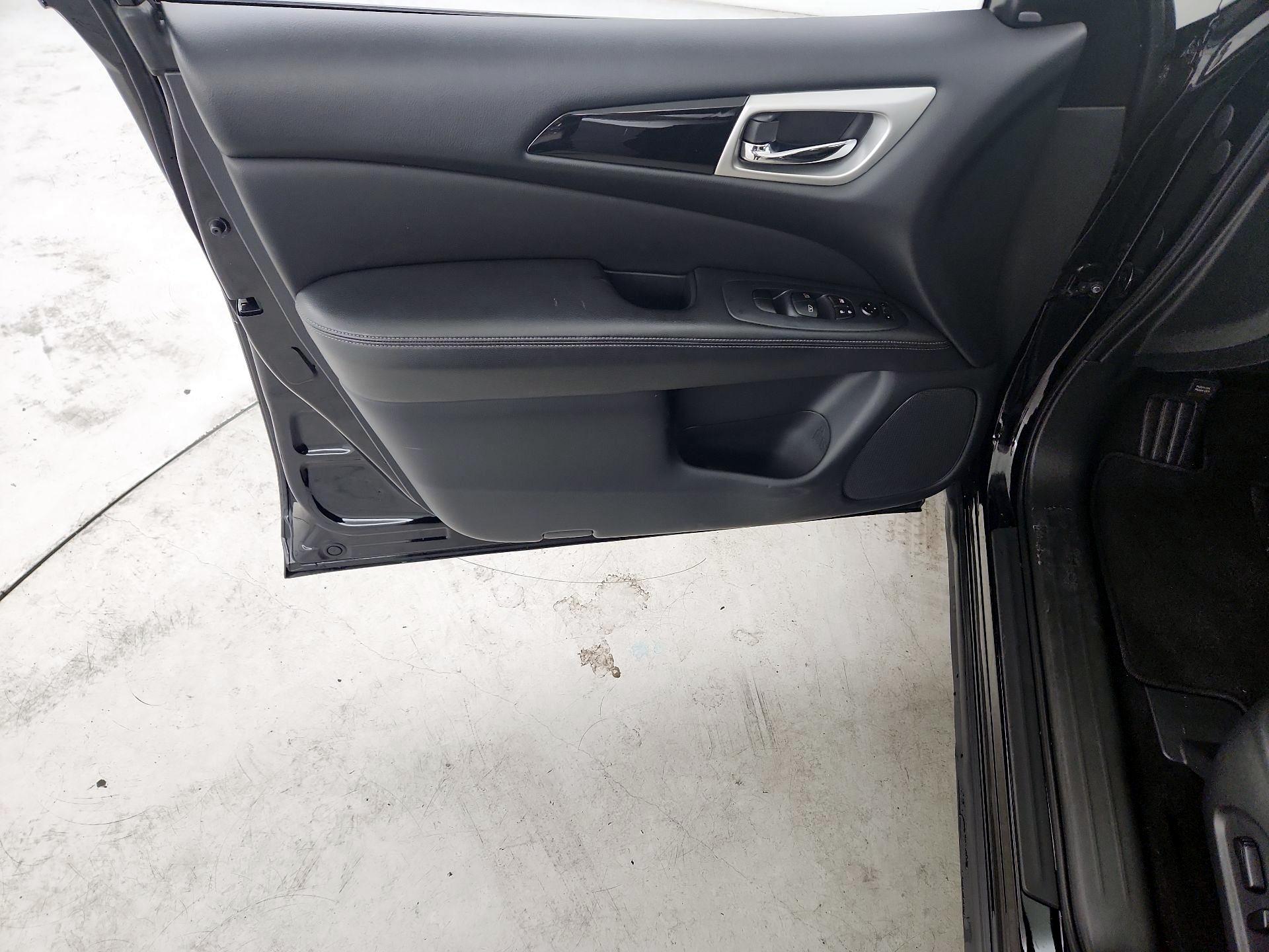 Thumbnail: 2020 Nissan Pathfinder - 12