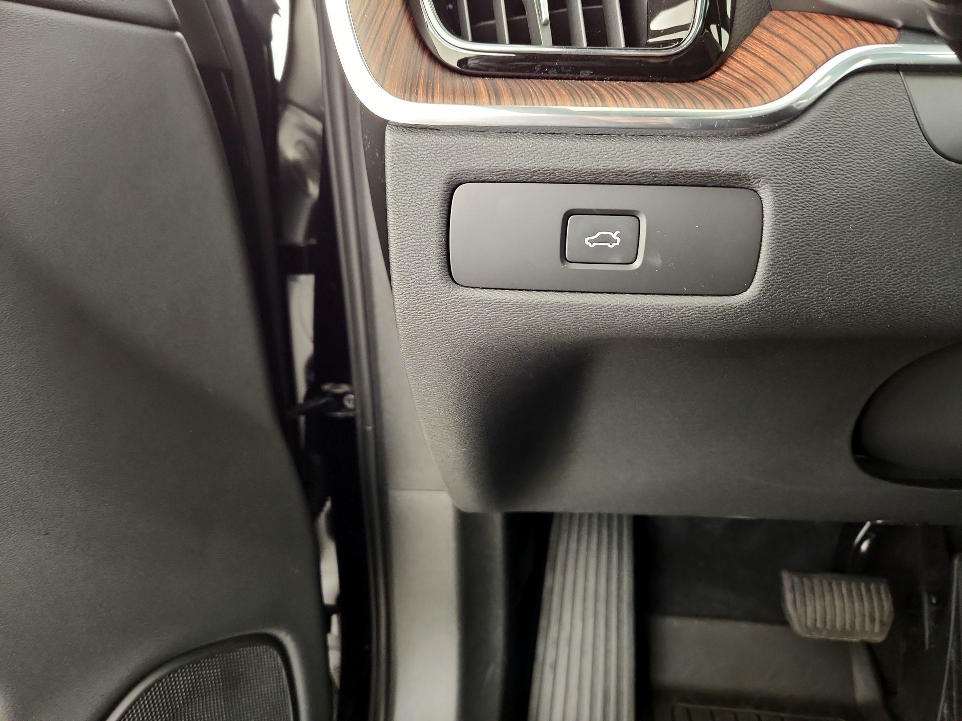 Thumbnail: 2024 Volvo XC60 - 13