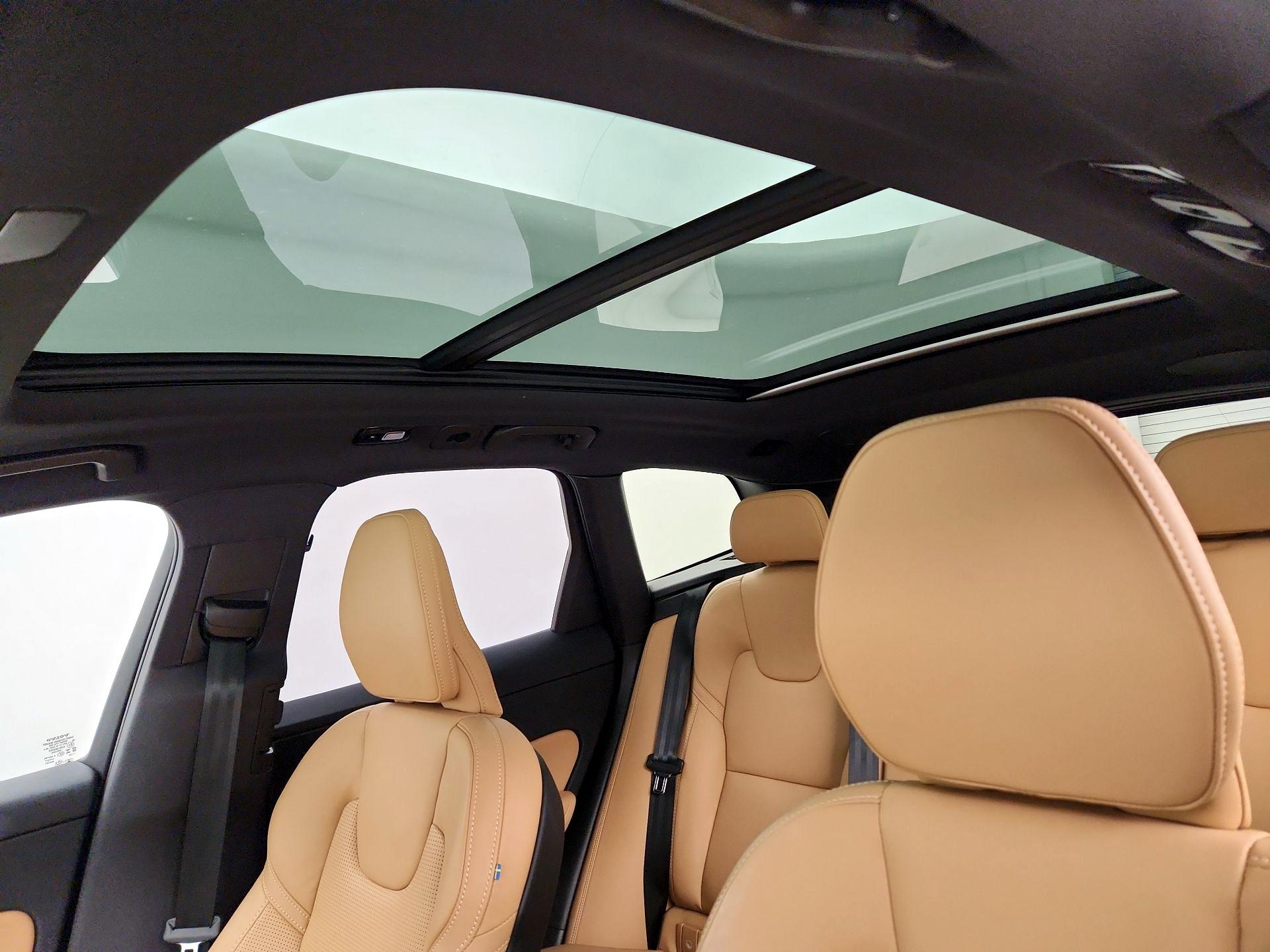 Thumbnail: 2024 Volvo XC60 - 20