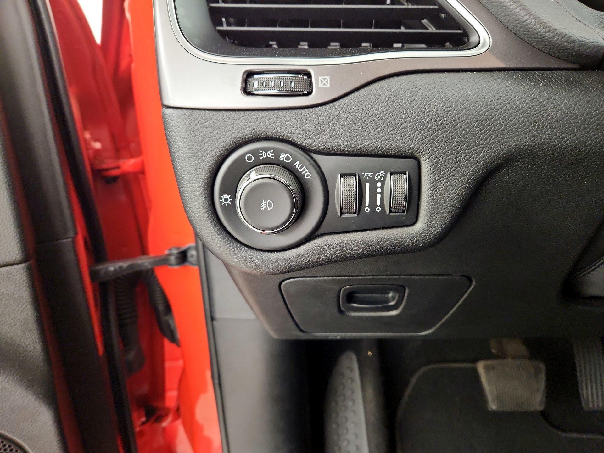 Thumbnail: 2021 Jeep Cherokee - 13