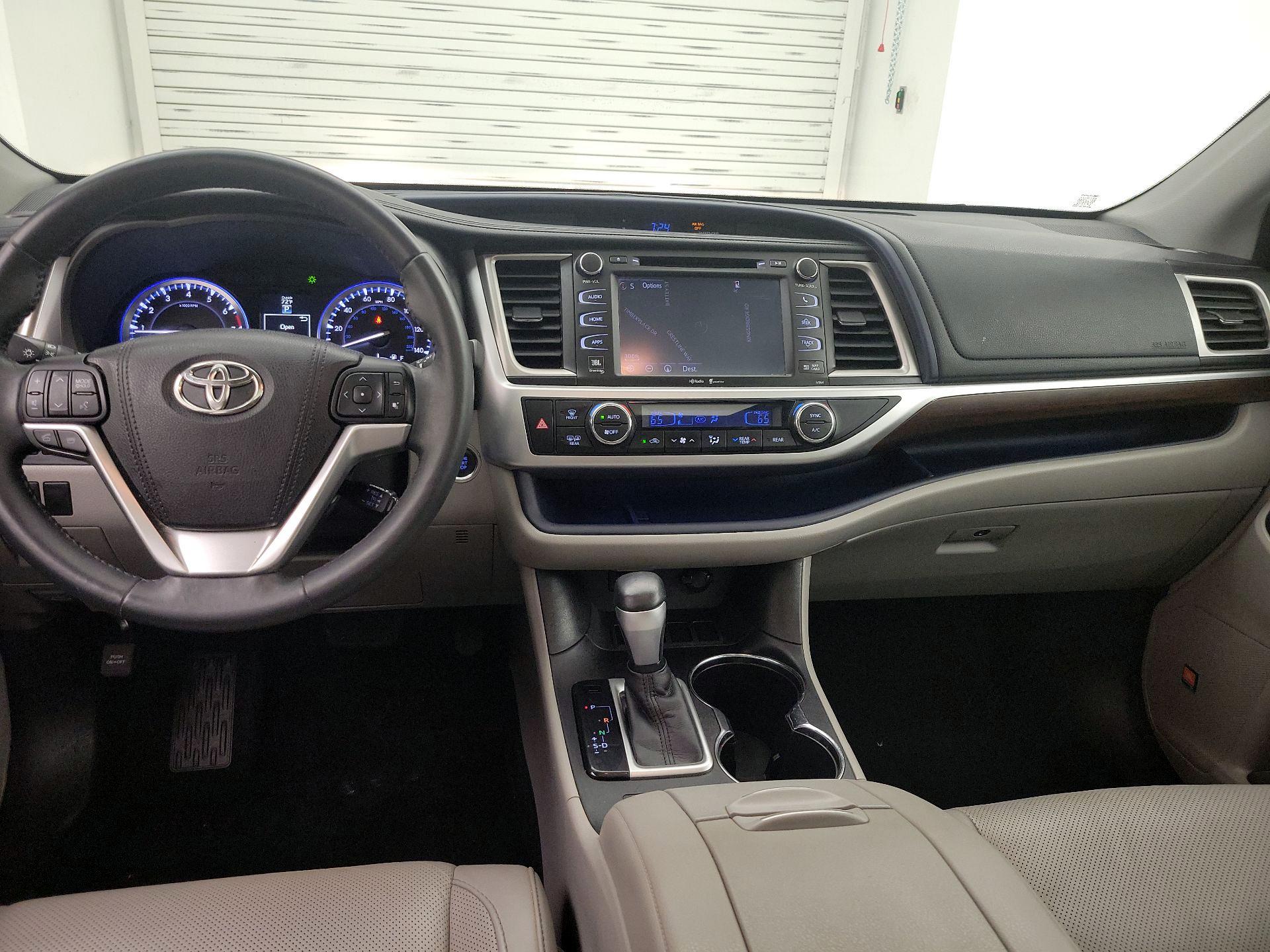 Thumbnail: 2015 Toyota Highlander - 9