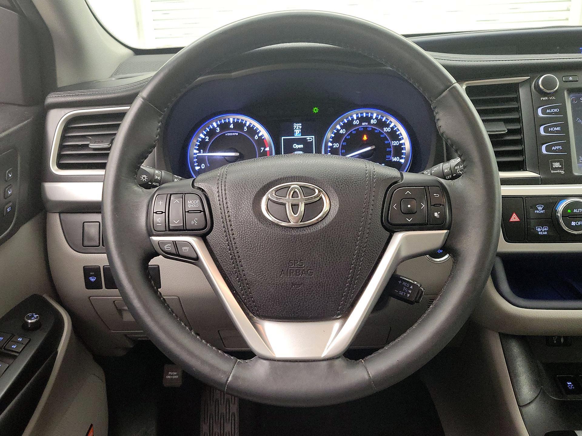 Thumbnail: 2015 Toyota Highlander - 10