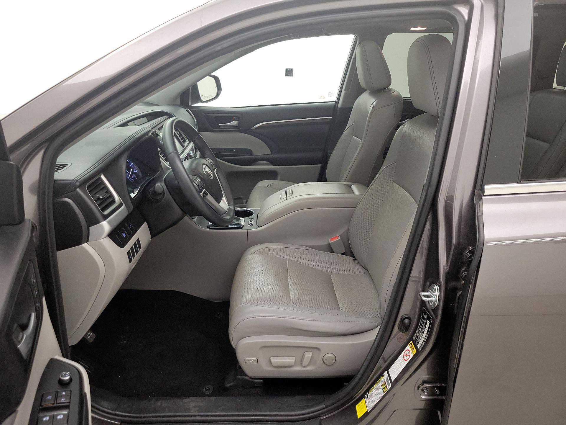 Thumbnail: 2015 Toyota Highlander - 11