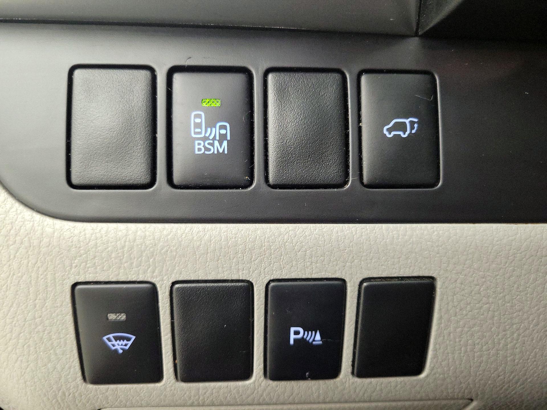 Thumbnail: 2015 Toyota Highlander - 13