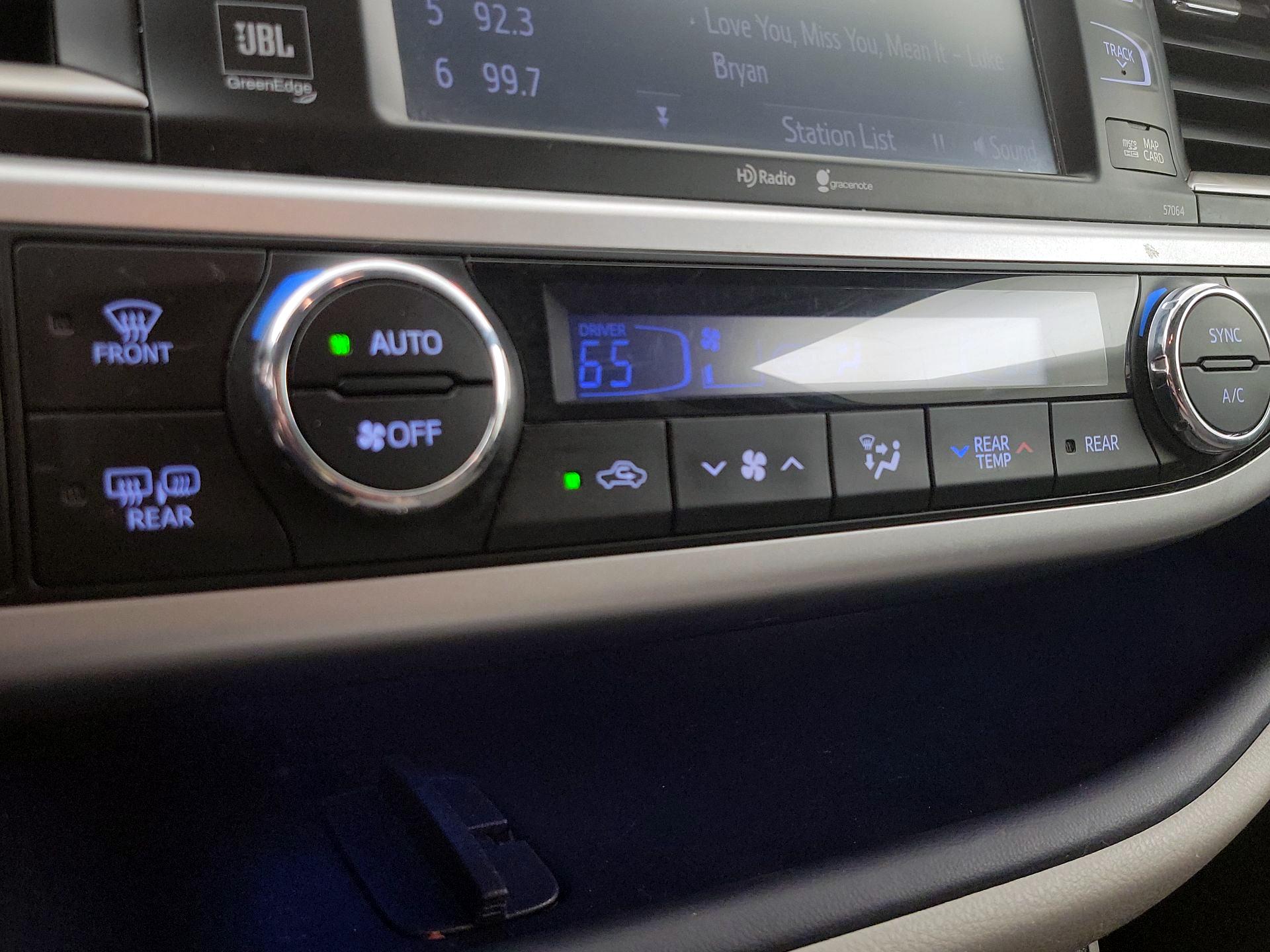 Thumbnail: 2015 Toyota Highlander - 17