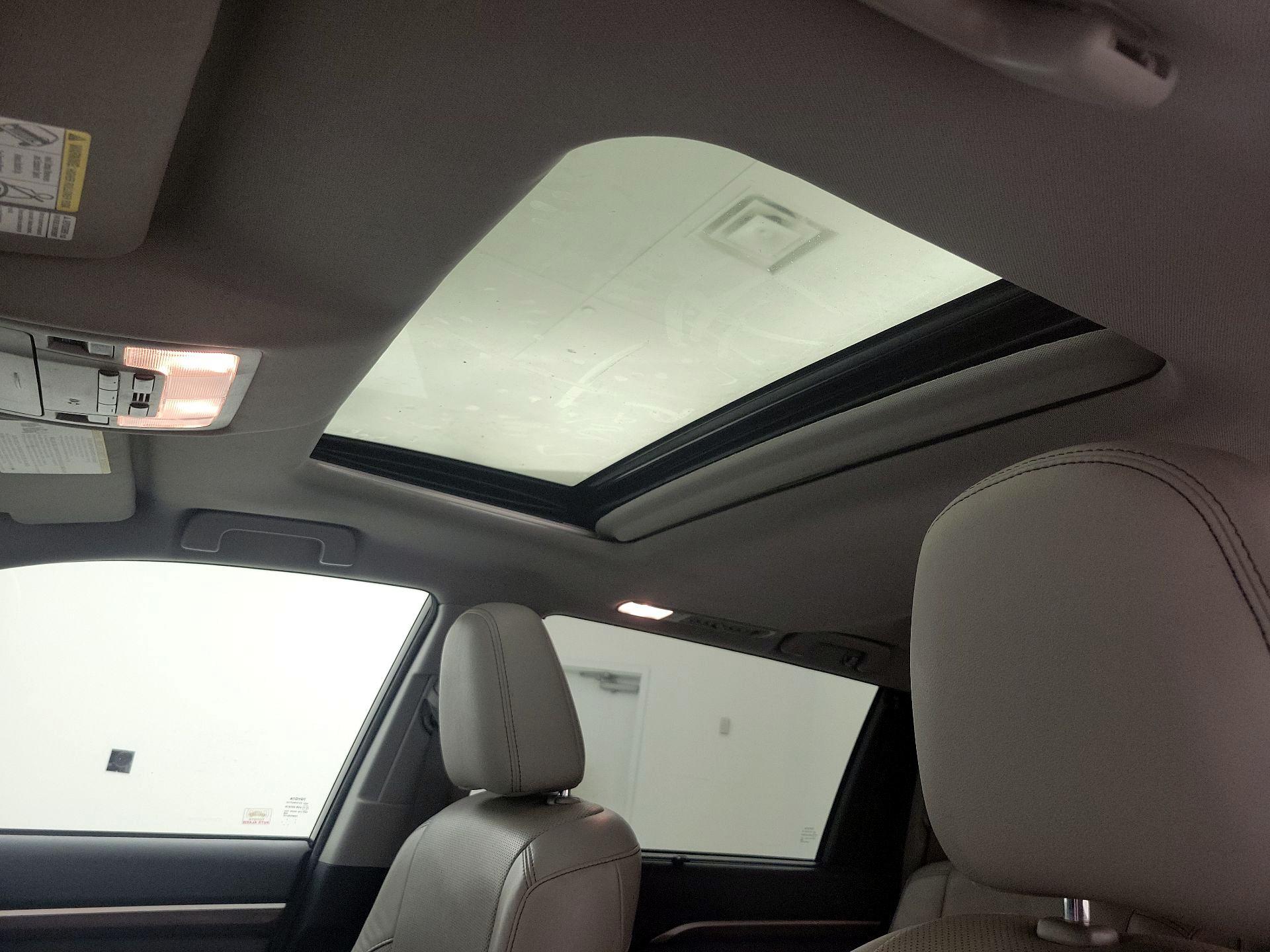 Thumbnail: 2015 Toyota Highlander - 20