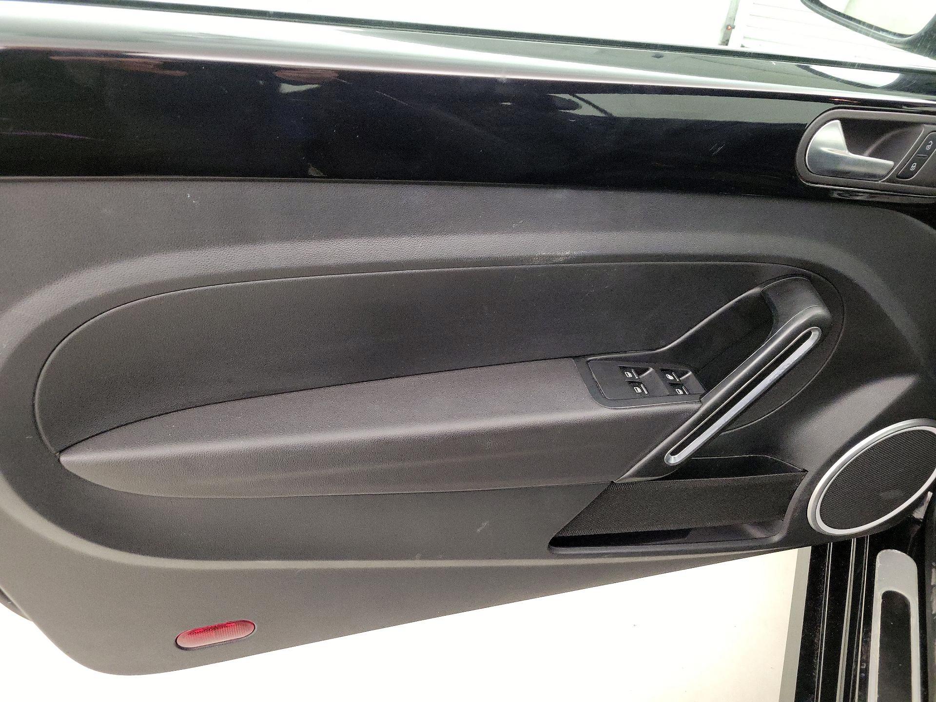 Thumbnail: 2019 Volkswagen Beetle - 12