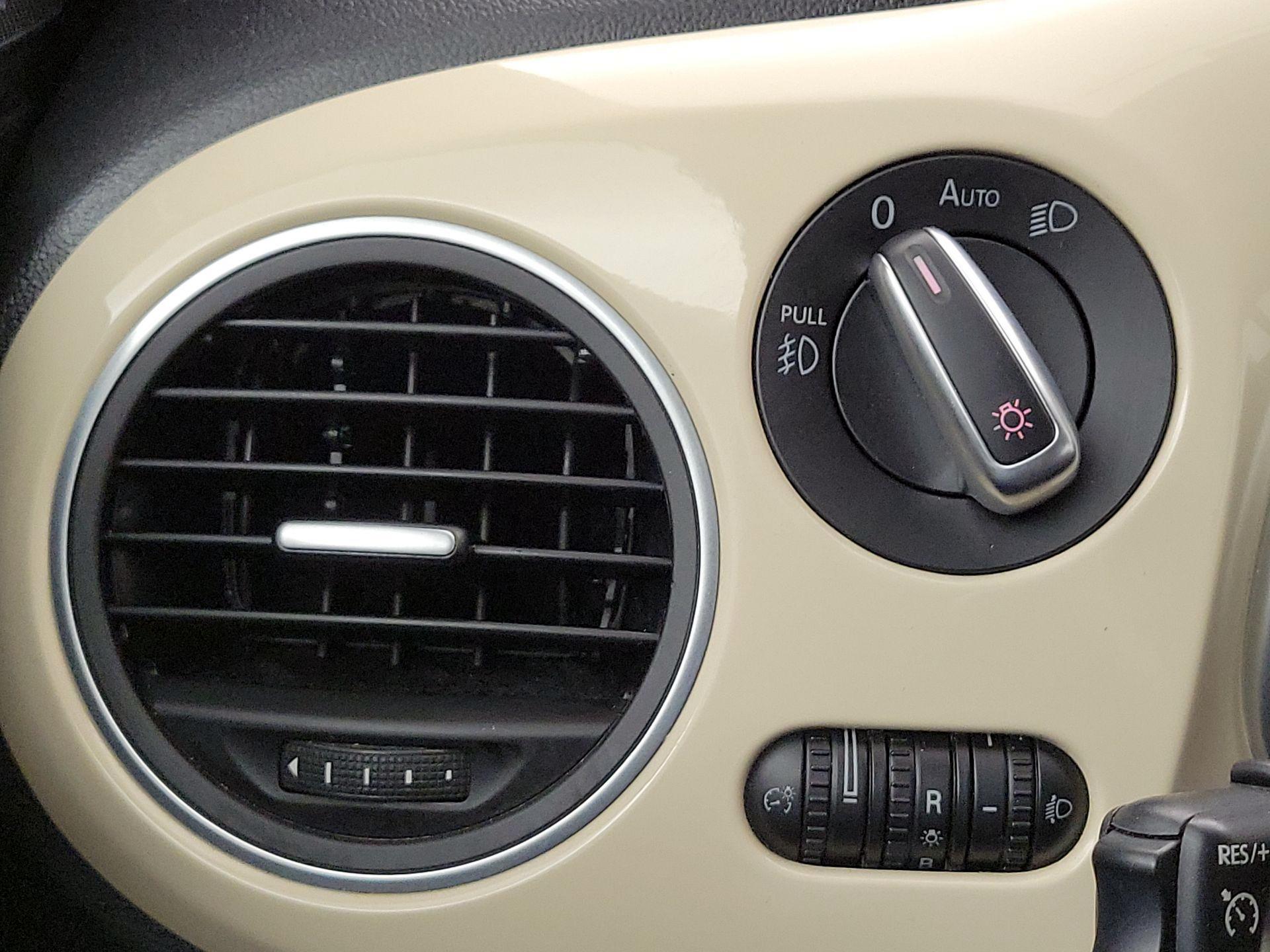 Thumbnail: 2019 Volkswagen Beetle - 13