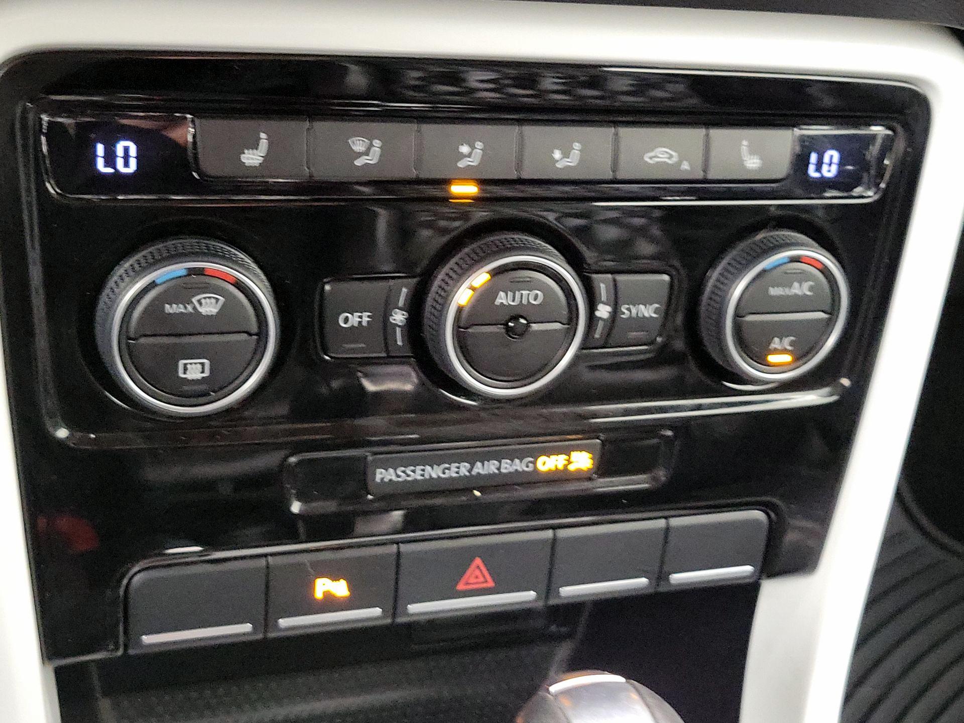 Thumbnail: 2019 Volkswagen Beetle - 17