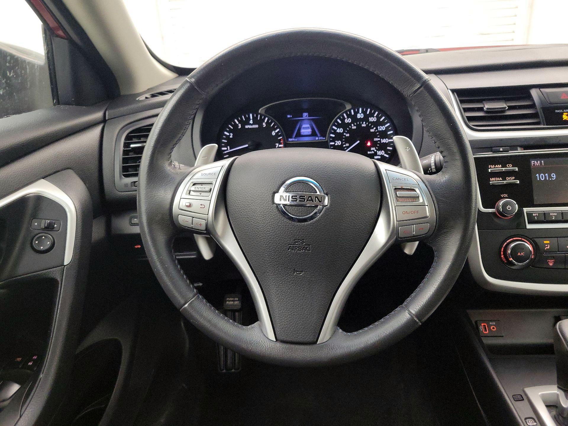 Thumbnail: 2017 Nissan Altima - 10