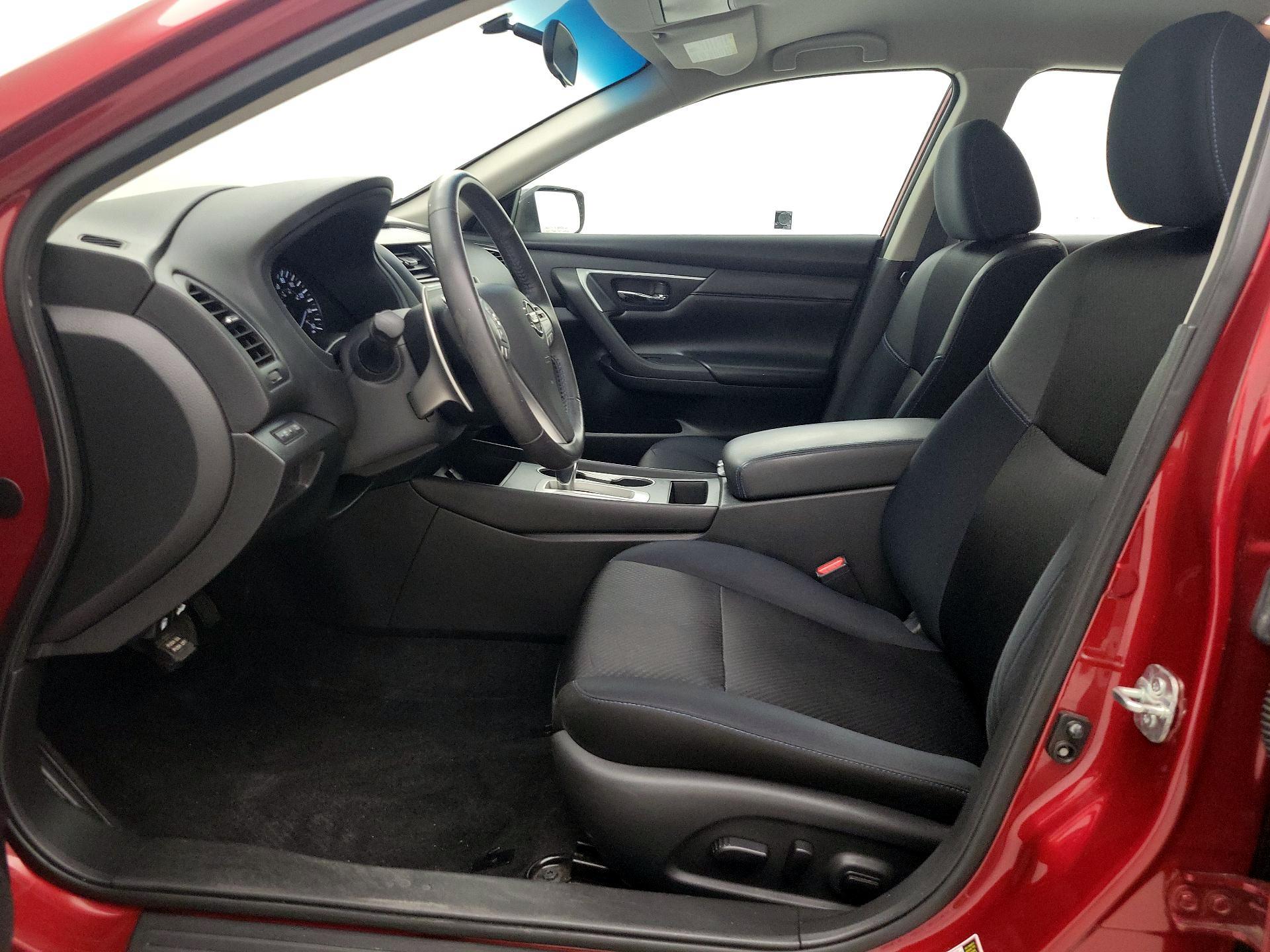 Thumbnail: 2017 Nissan Altima - 11