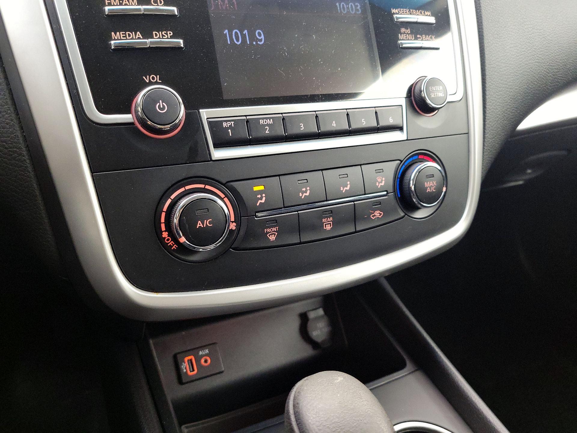 Thumbnail: 2017 Nissan Altima - 16