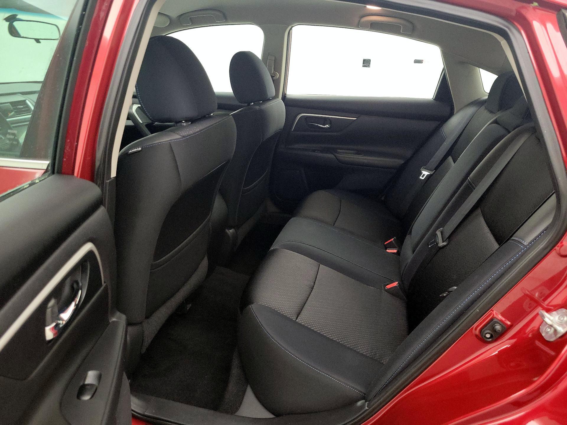 Thumbnail: 2017 Nissan Altima - 19