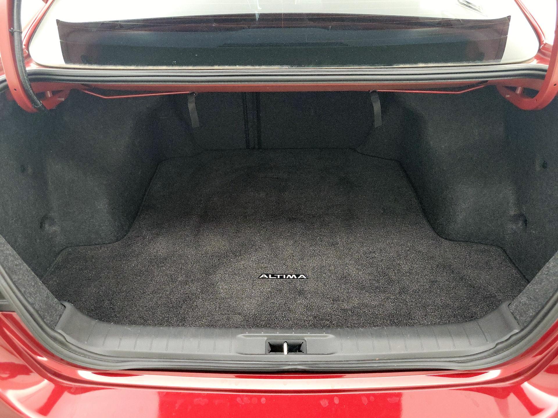 Thumbnail: 2017 Nissan Altima - 20