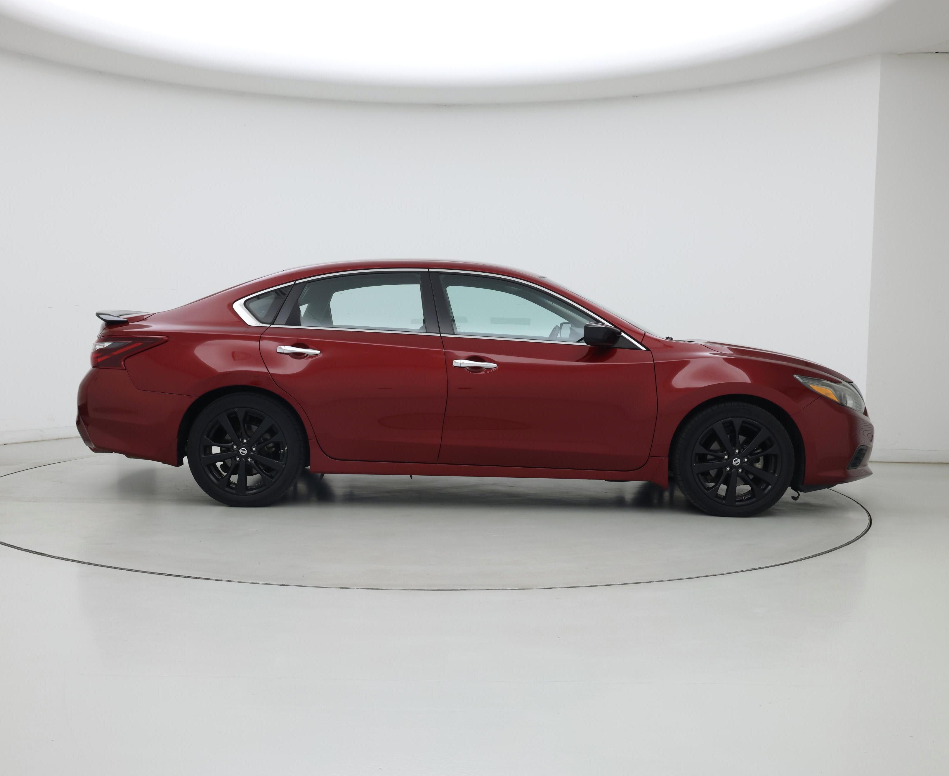 Thumbnail: 2017 Nissan Altima - 7