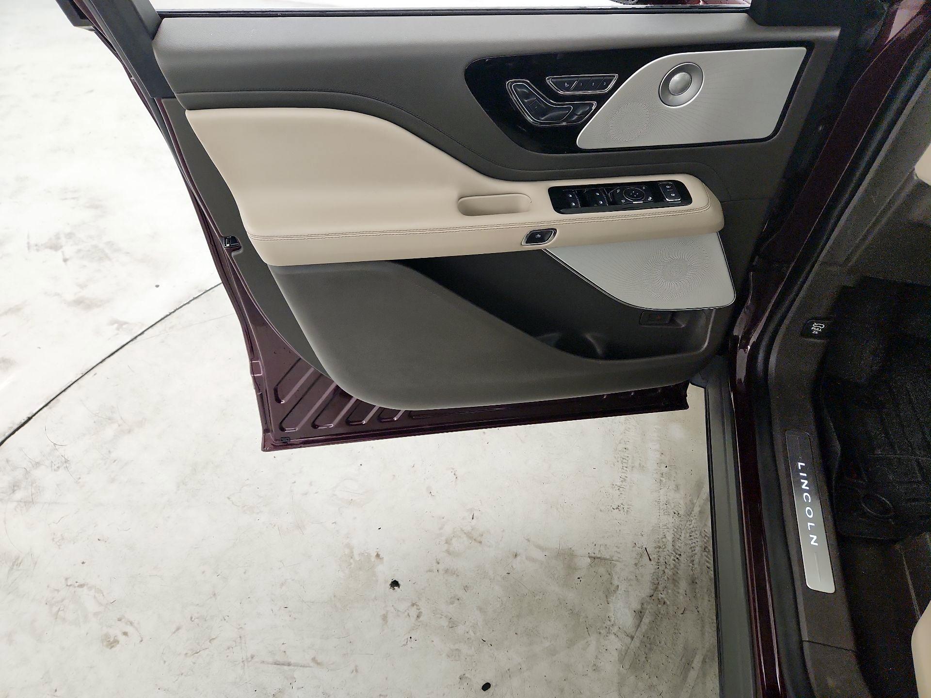 Thumbnail: 2021 Lincoln Aviator - 12