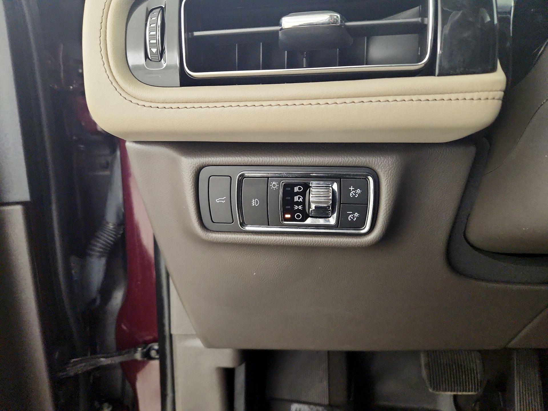 Thumbnail: 2021 Lincoln Aviator - 13