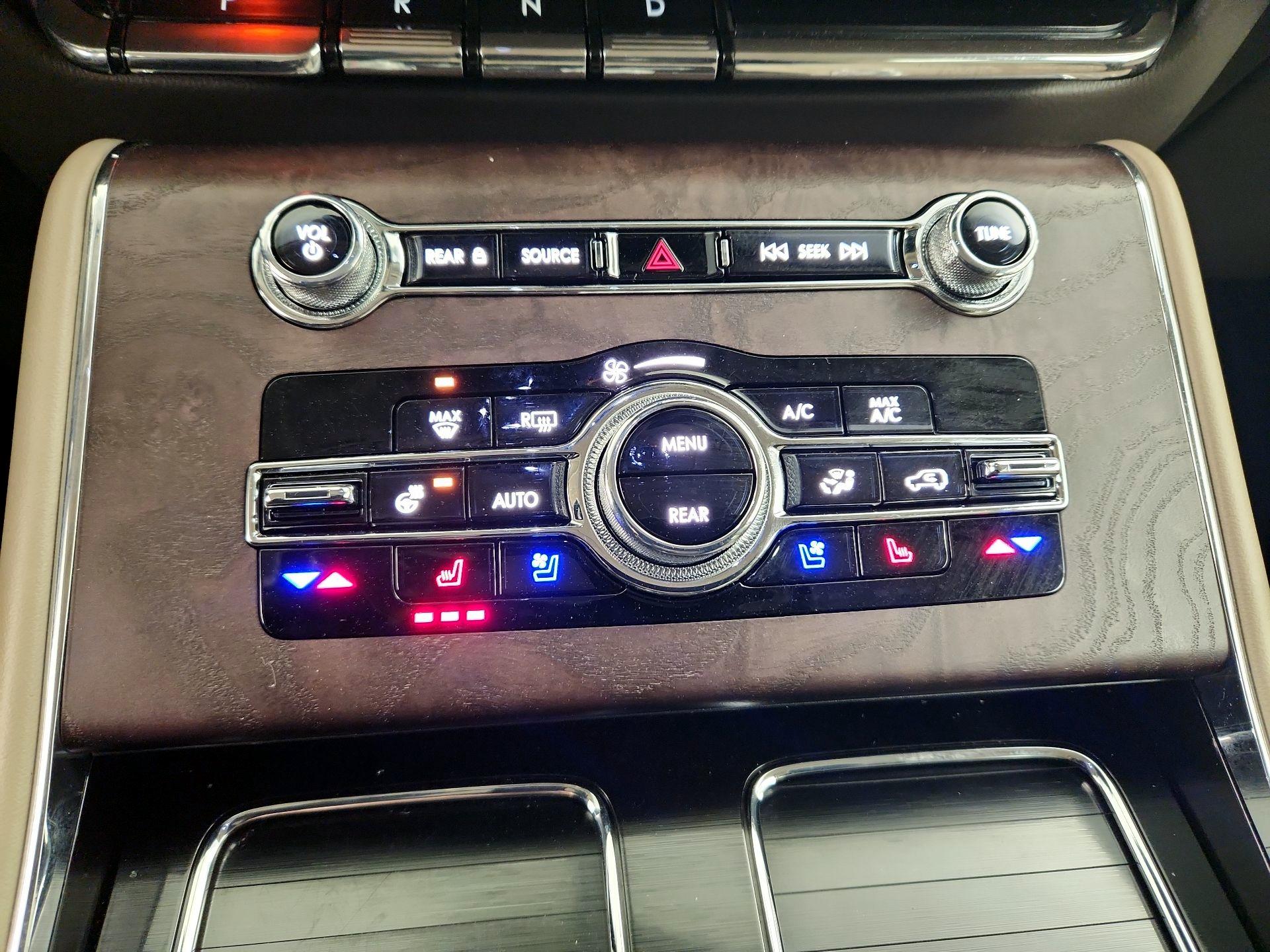 Thumbnail: 2021 Lincoln Aviator - 17