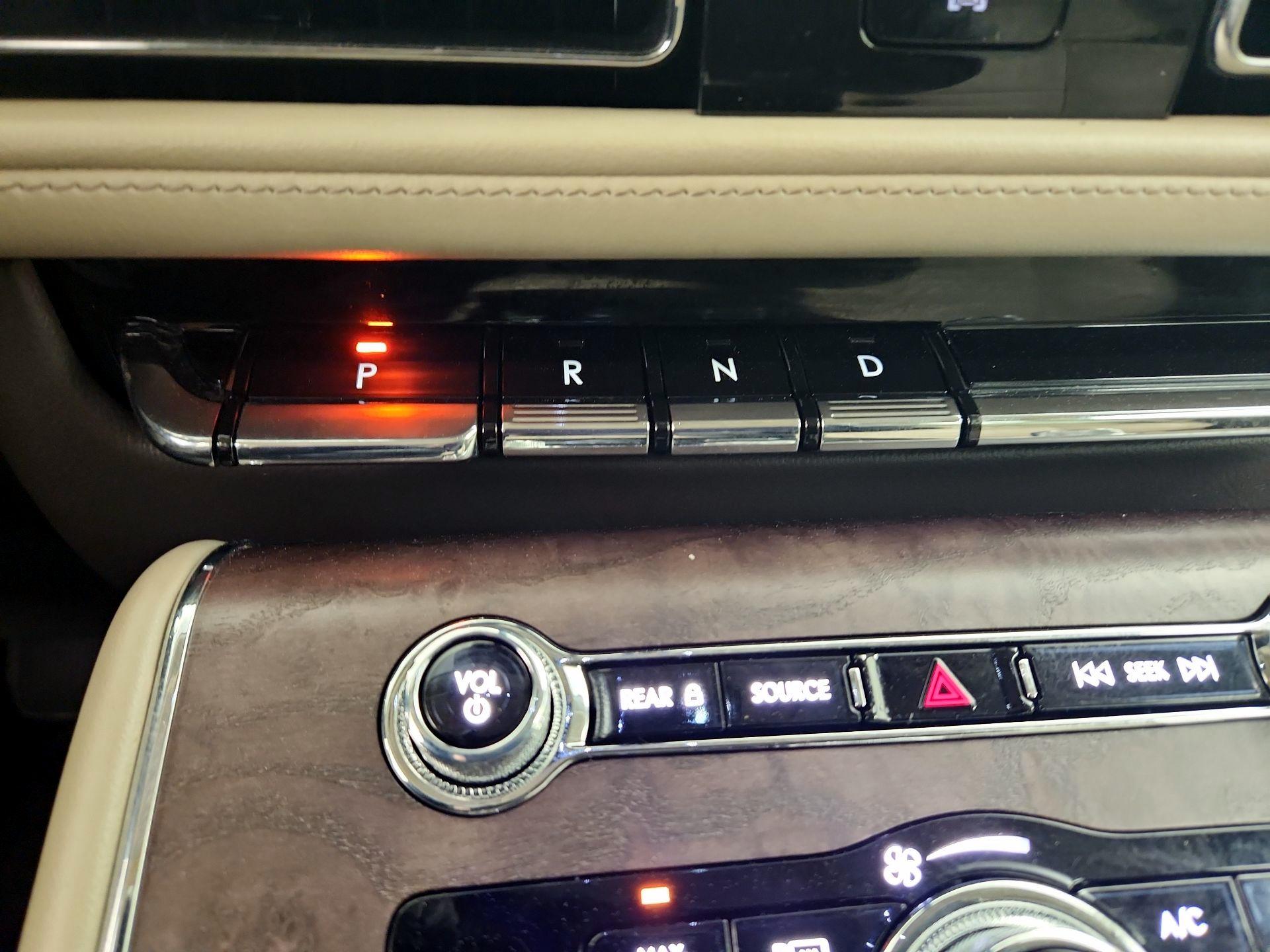 Thumbnail: 2021 Lincoln Aviator - 18