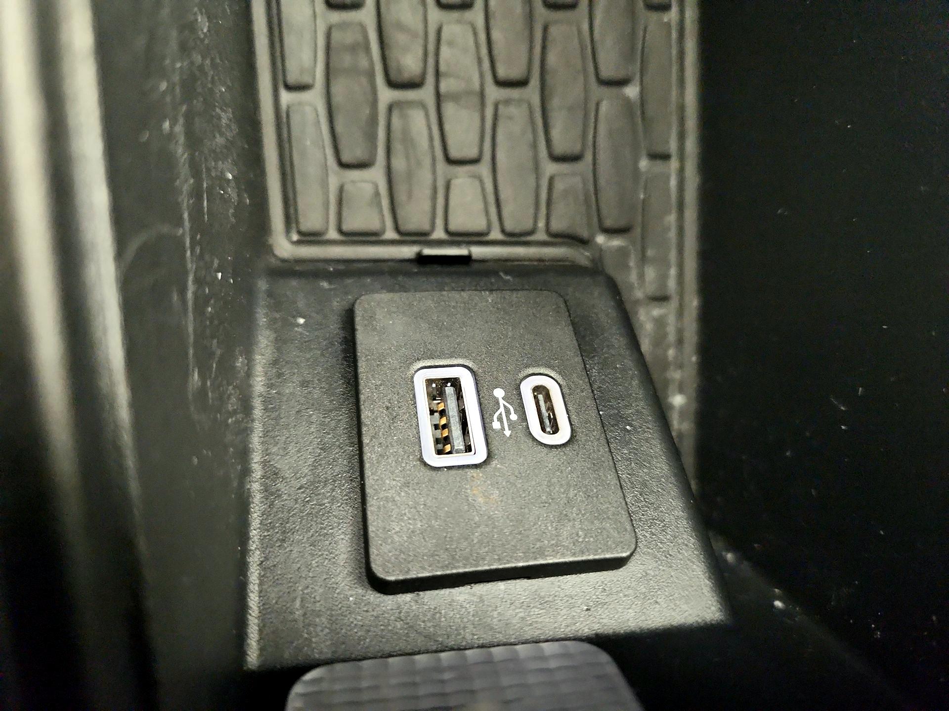 Thumbnail: 2021 Lincoln Aviator - 19