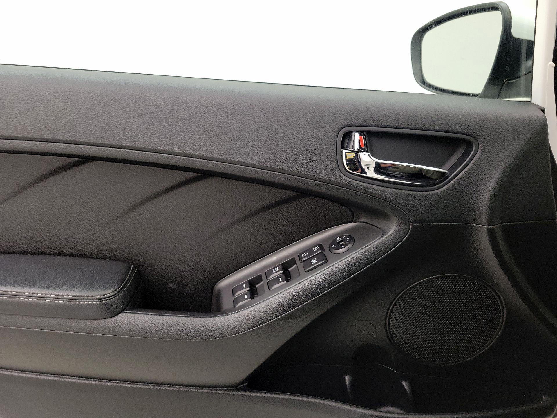 Thumbnail: 2016 Kia Forte - 12