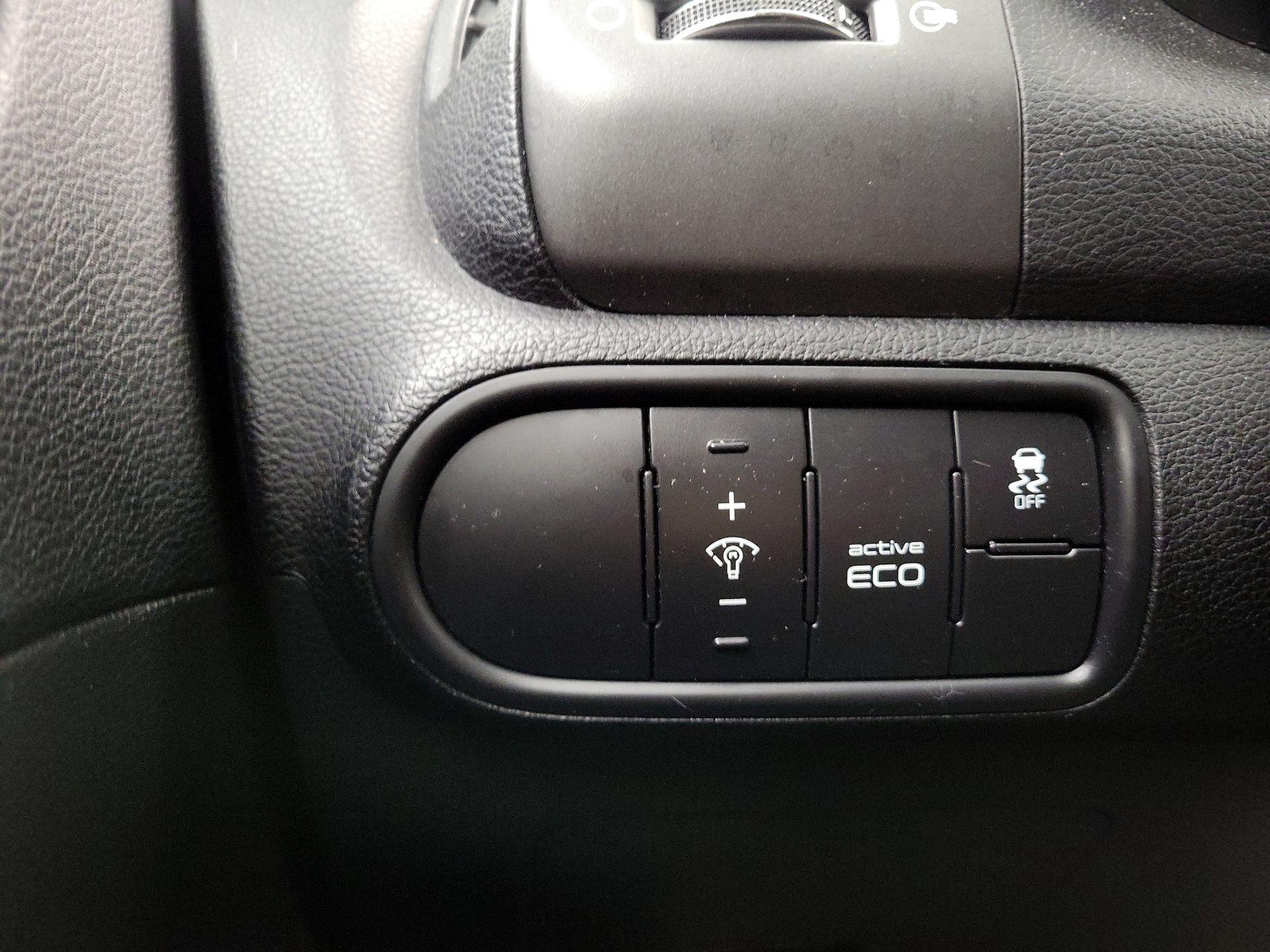 Thumbnail: 2016 Kia Forte - 13