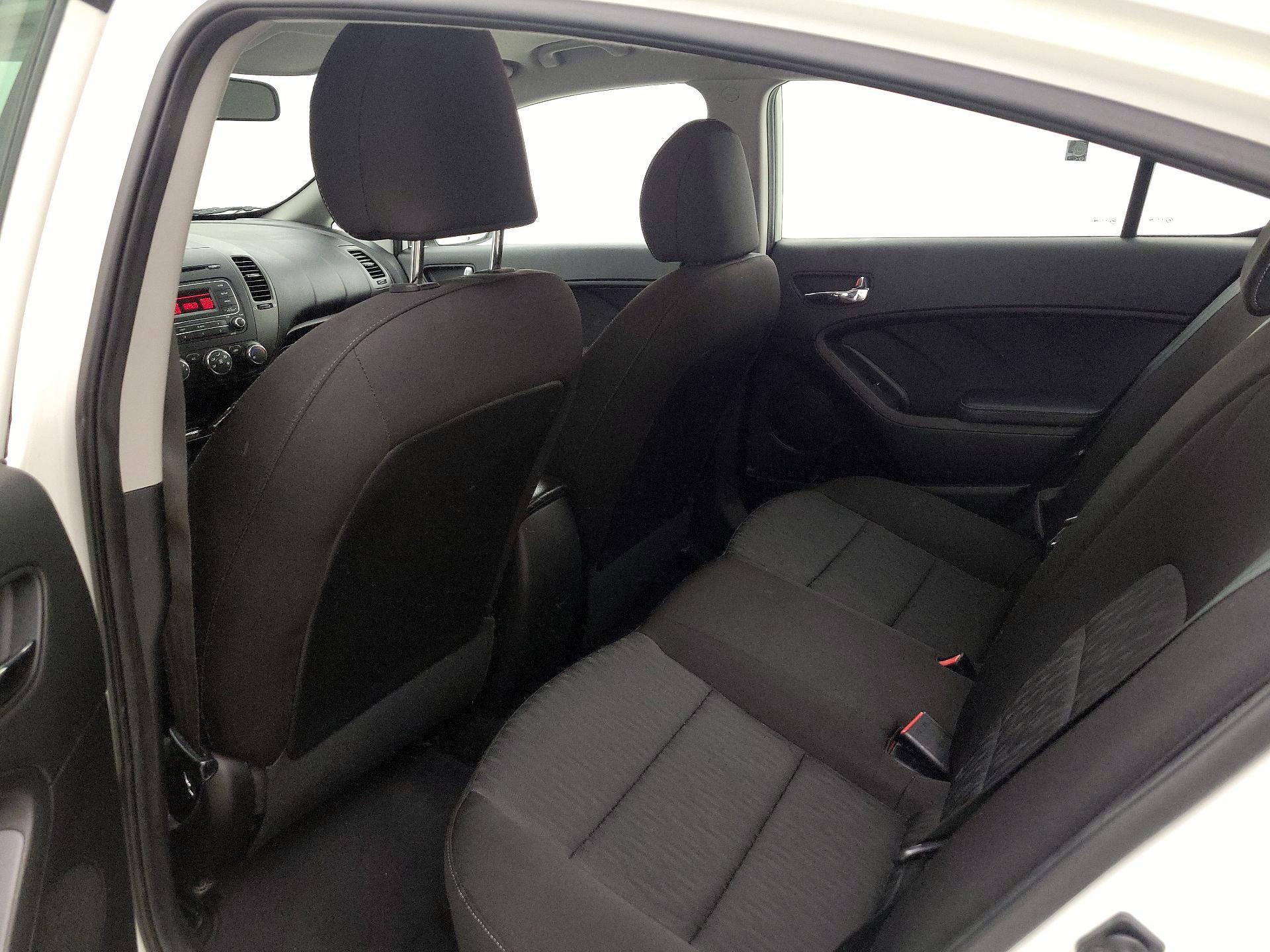 Thumbnail: 2016 Kia Forte - 18
