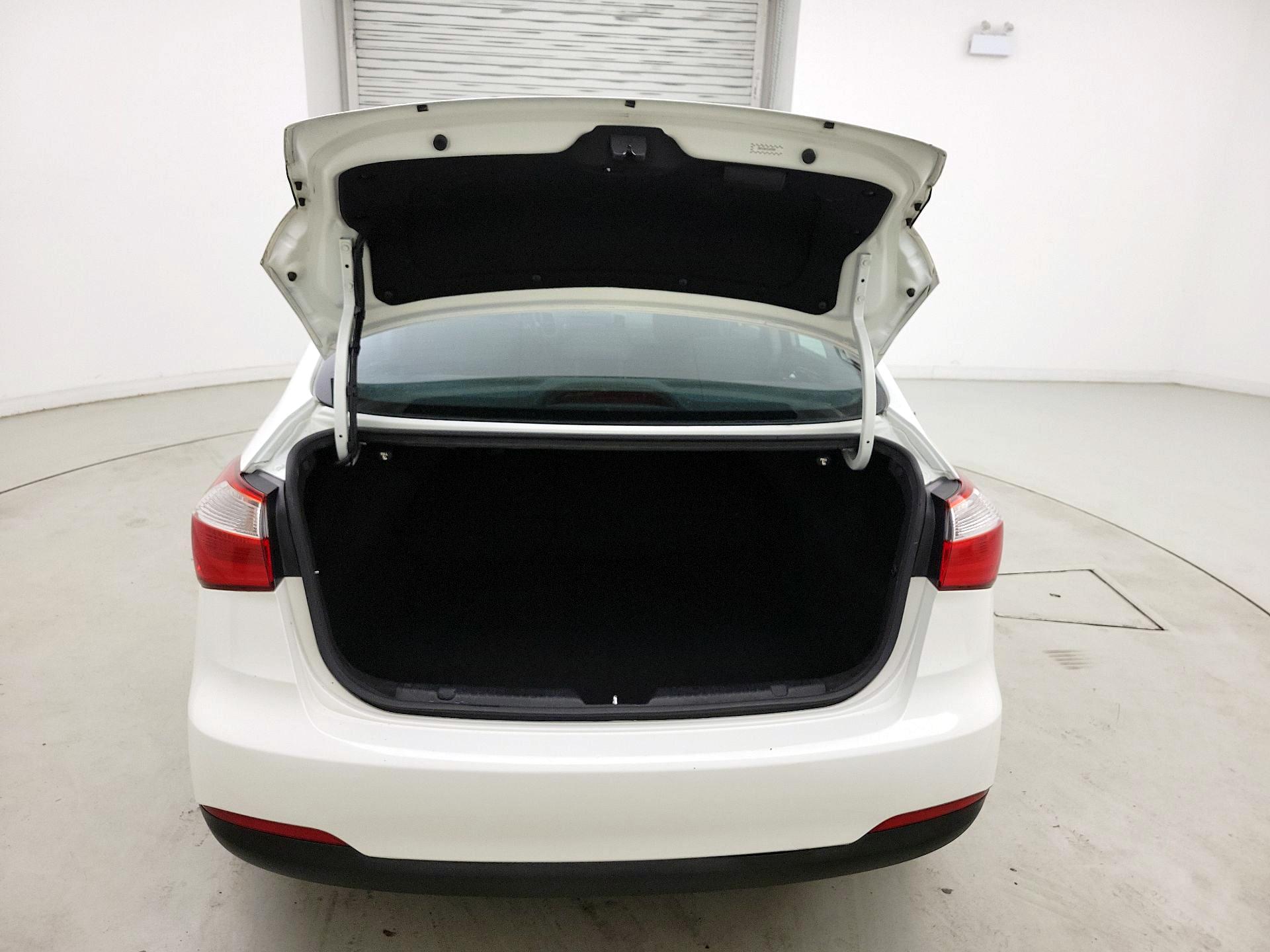 Thumbnail: 2016 Kia Forte - 20