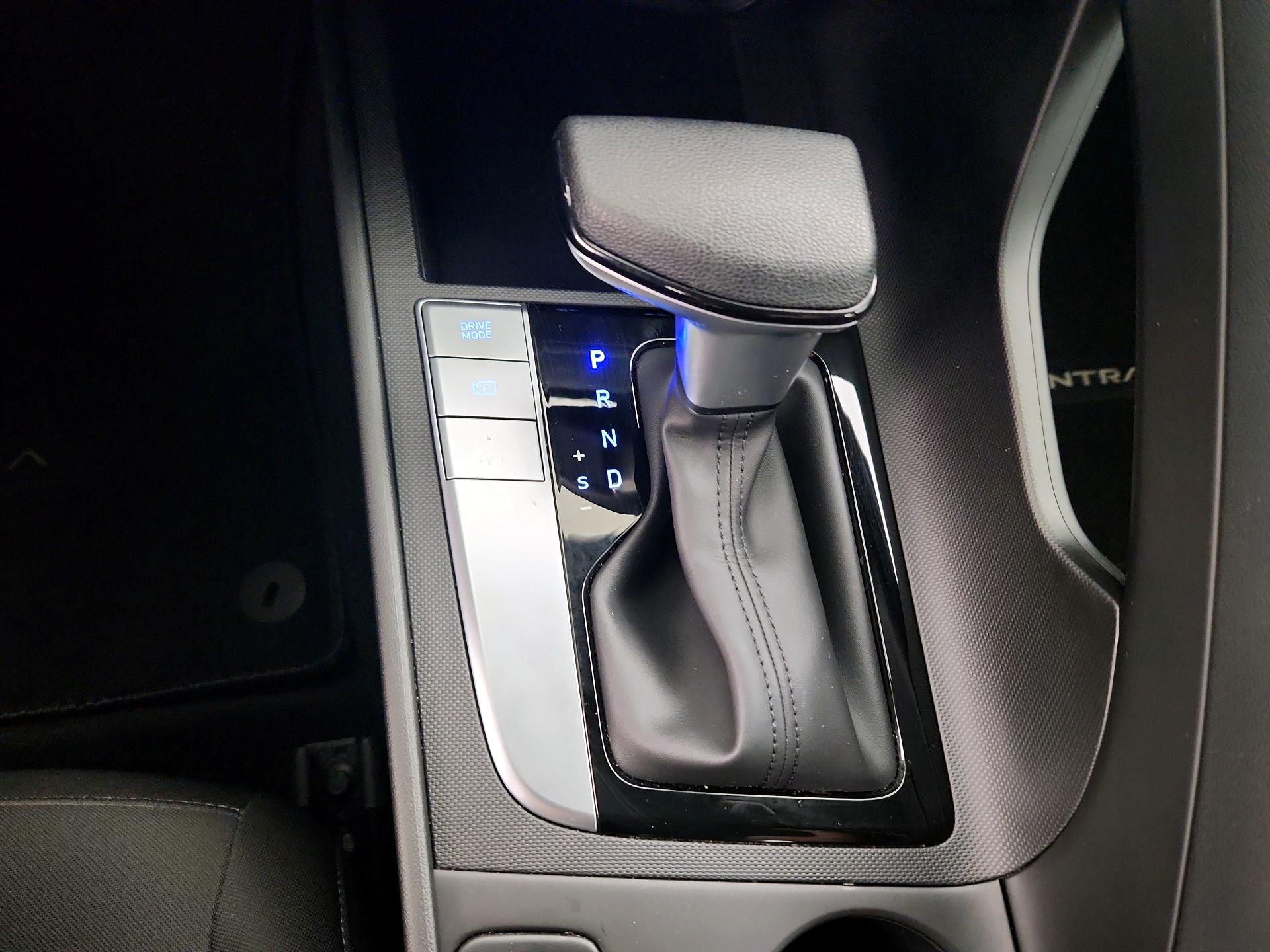 Thumbnail: 2023 Hyundai Elantra - 17