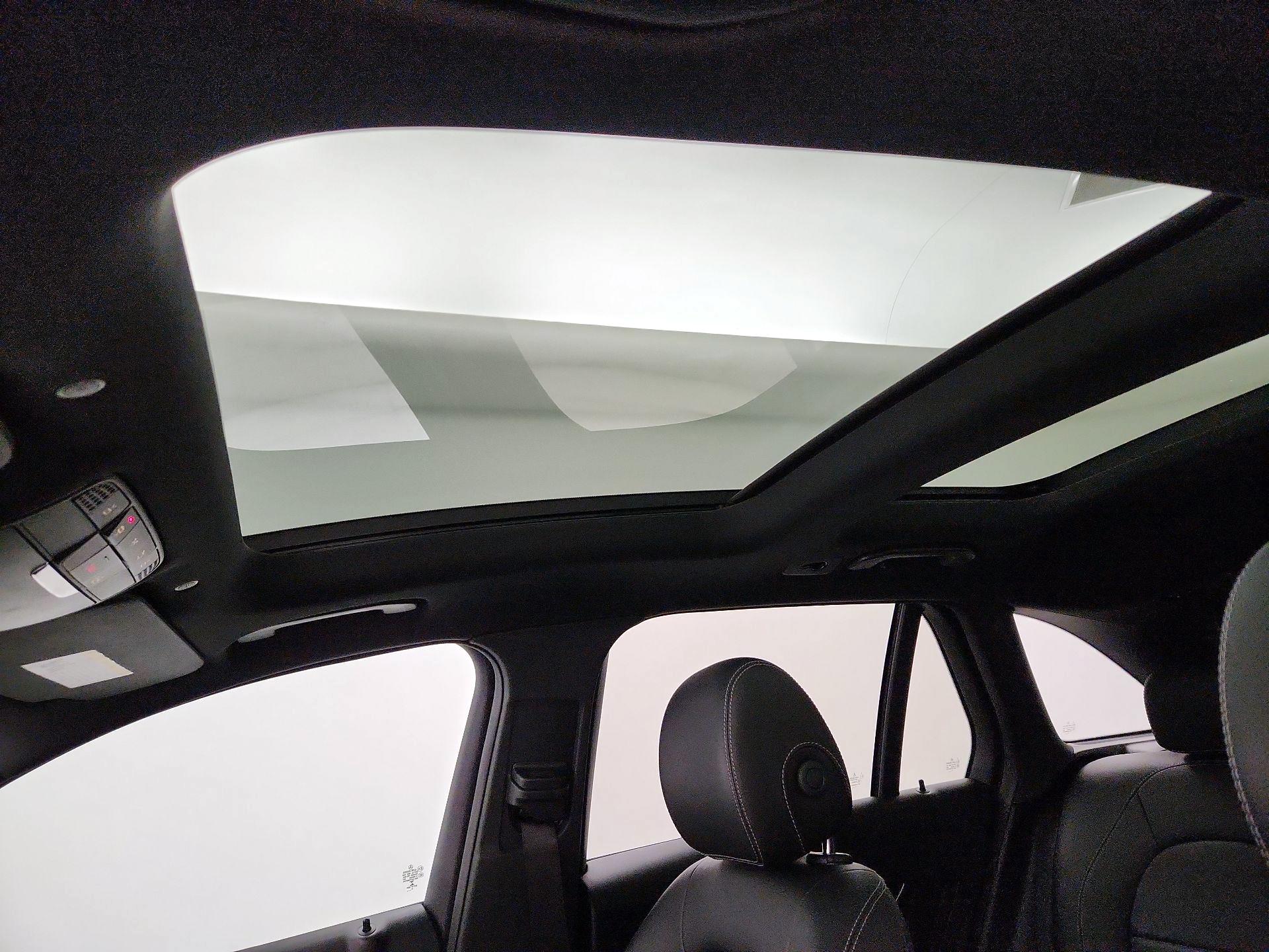 Thumbnail: 2022 Mercedes-Benz GLC - 19