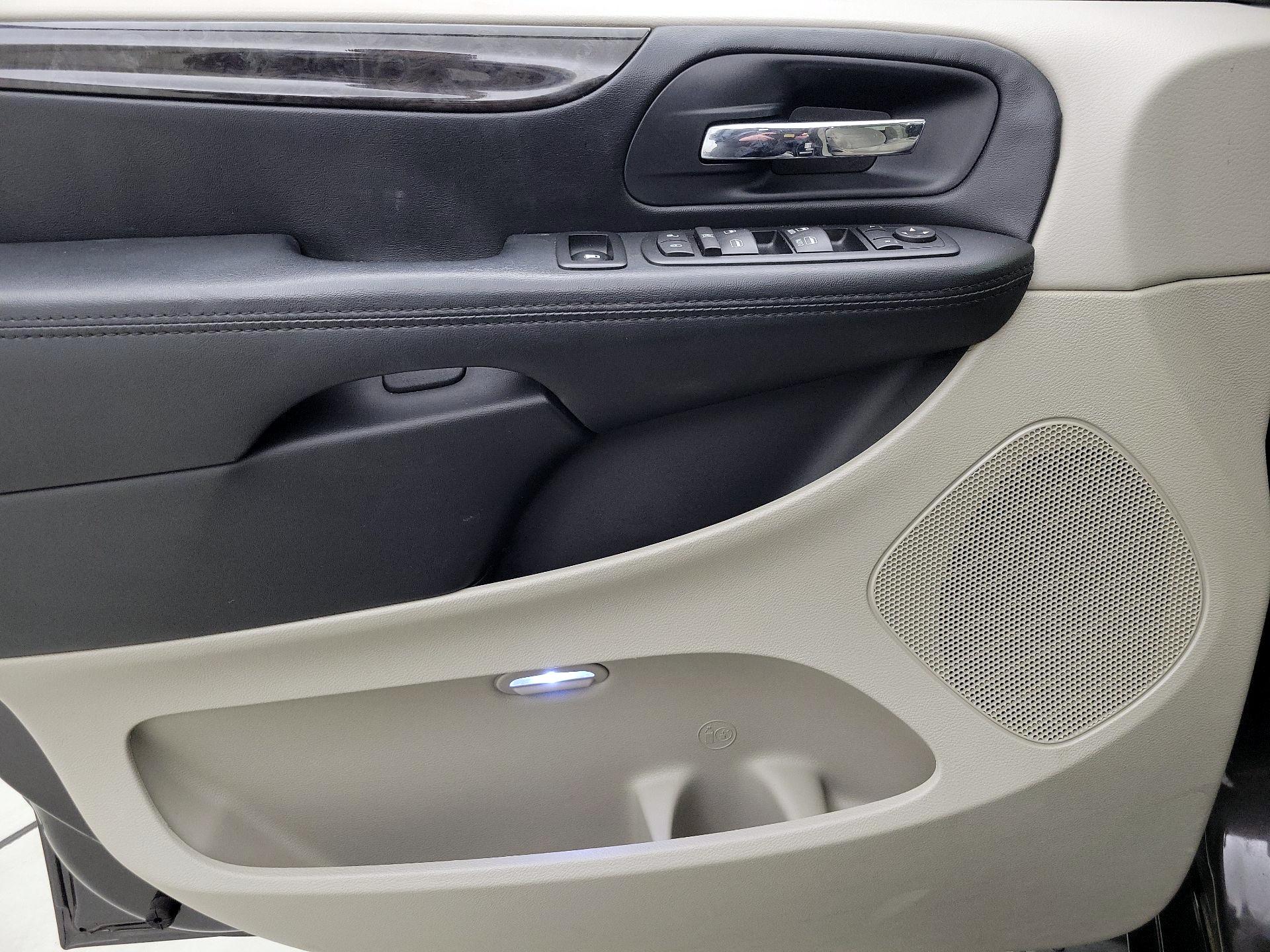 Thumbnail: 2016 Dodge Grand Caravan - 12