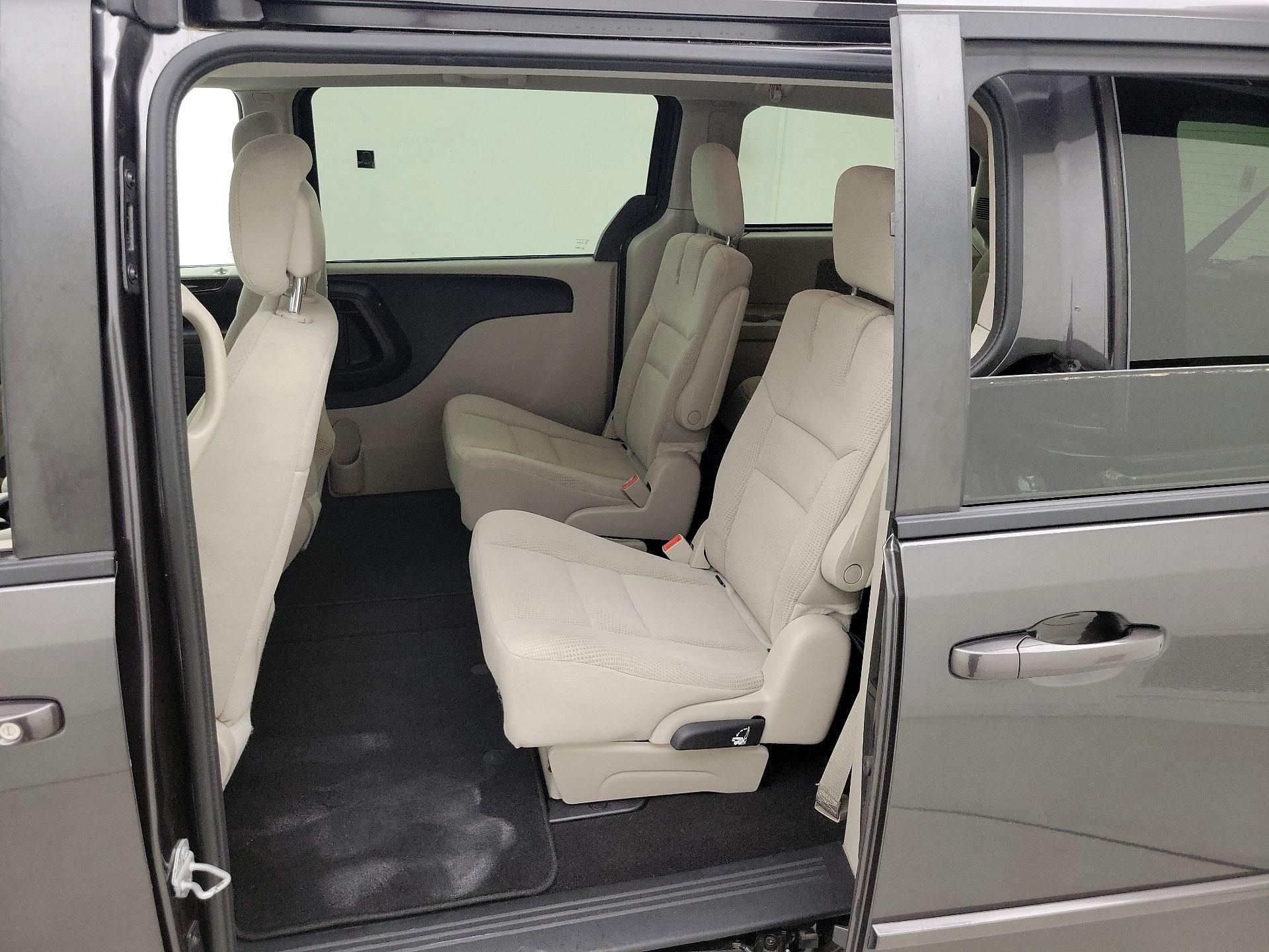 Thumbnail: 2016 Dodge Grand Caravan - 17