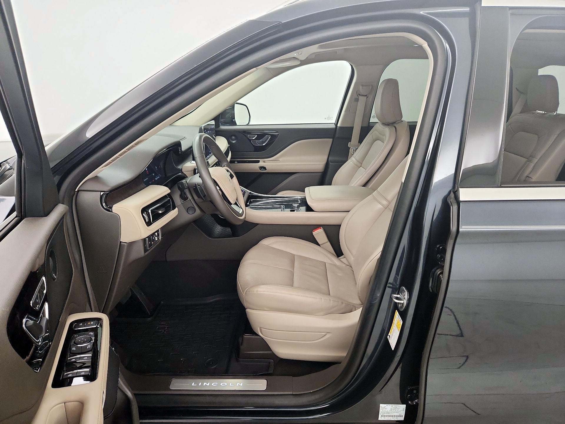 Thumbnail: 2021 Lincoln Aviator - 11