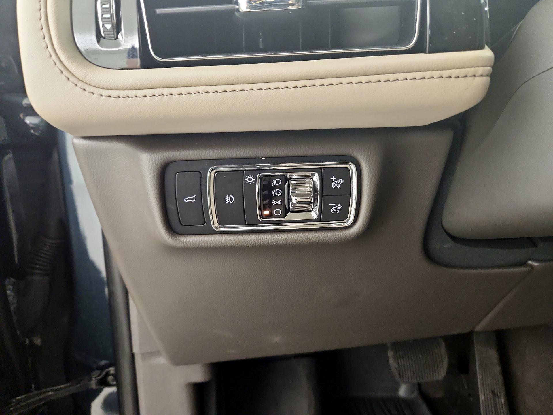 Thumbnail: 2021 Lincoln Aviator - 13