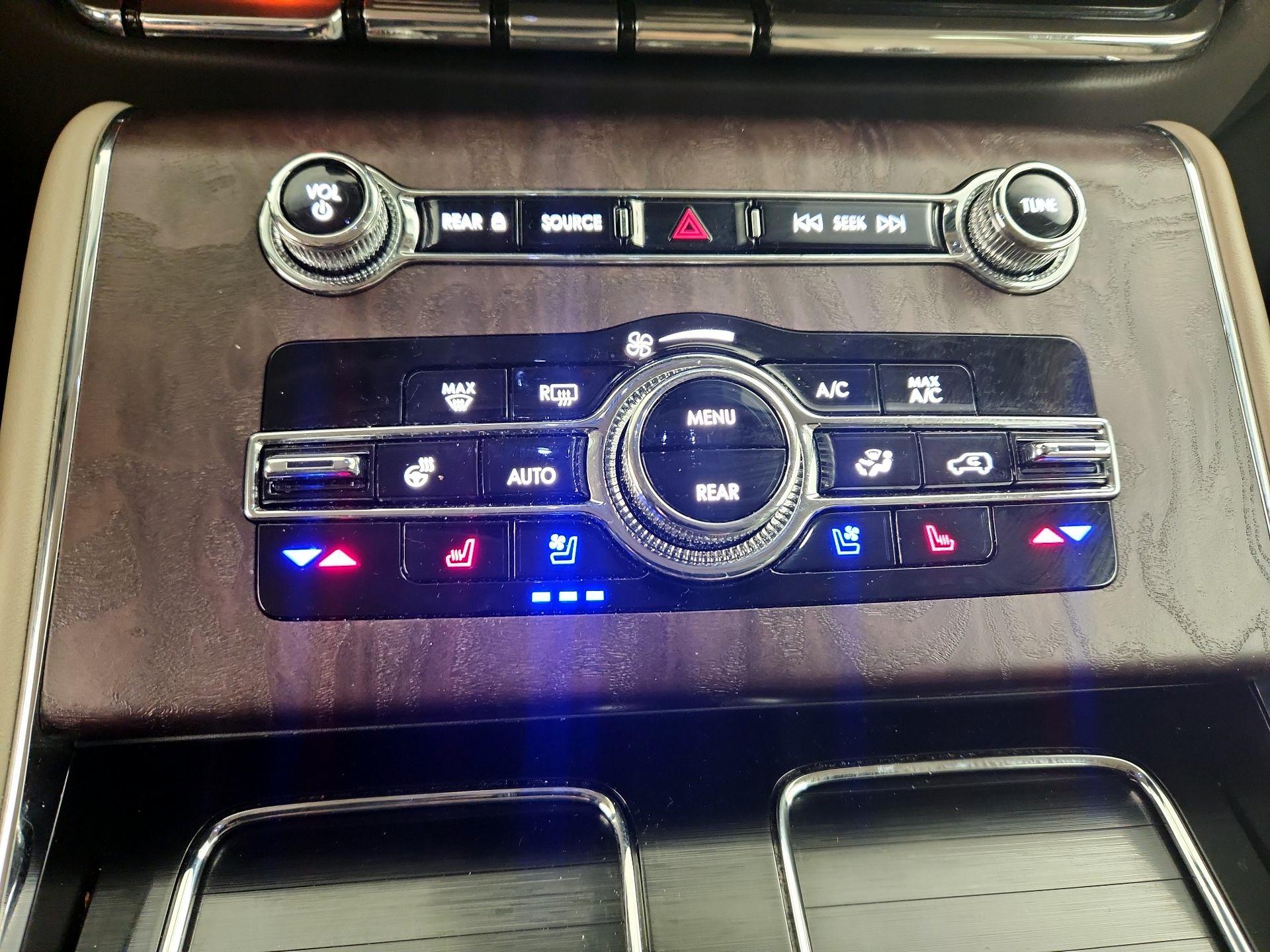 Thumbnail: 2021 Lincoln Aviator - 17