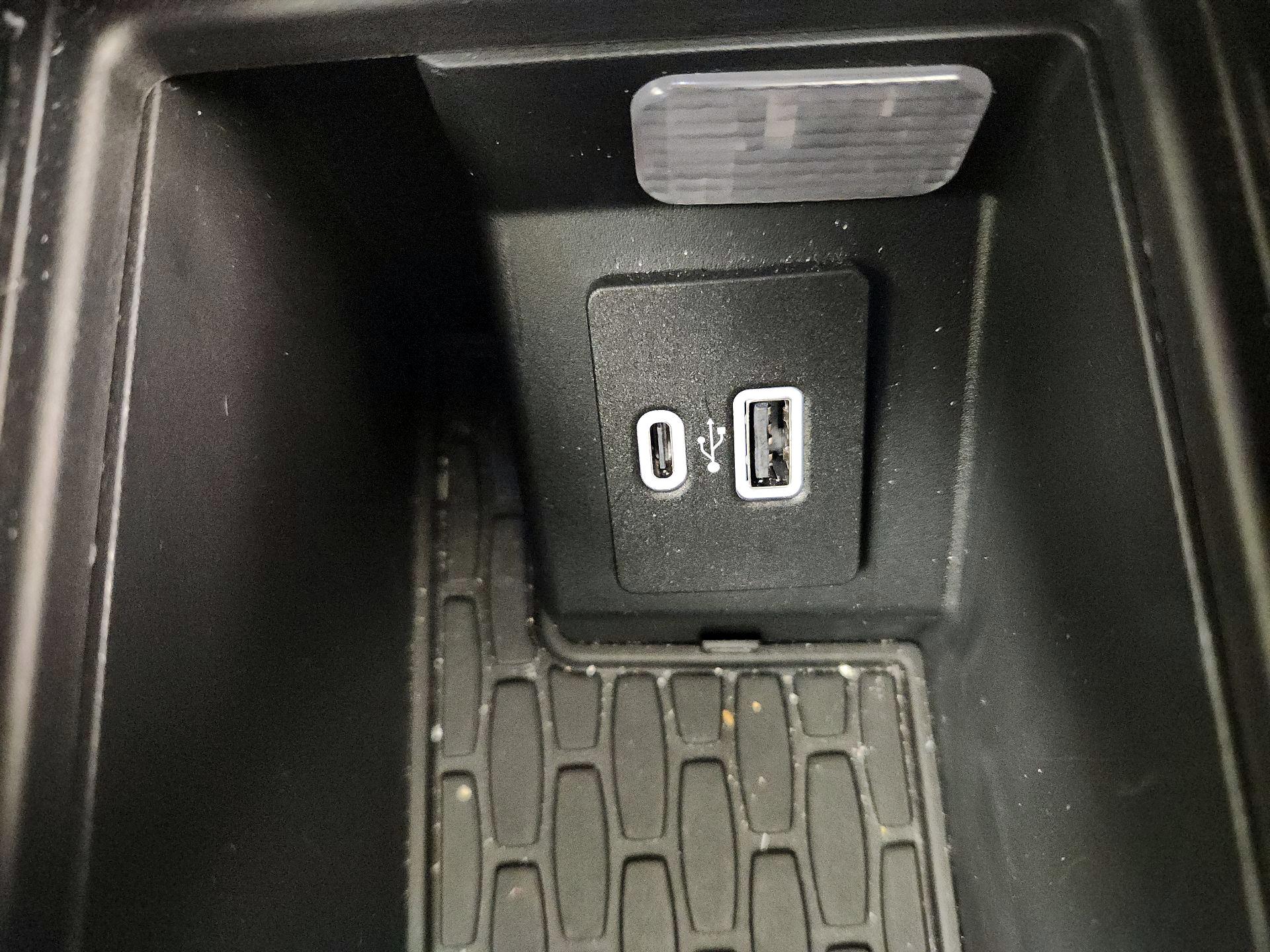 Thumbnail: 2021 Lincoln Aviator - 19