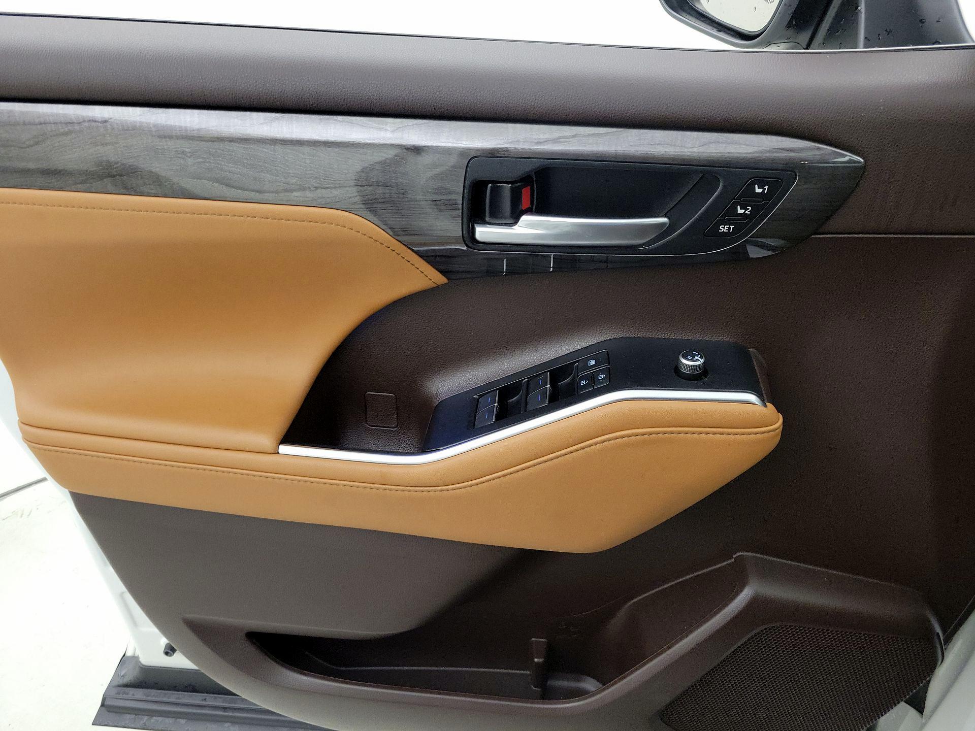 Thumbnail: 2021 Toyota Highlander - 12