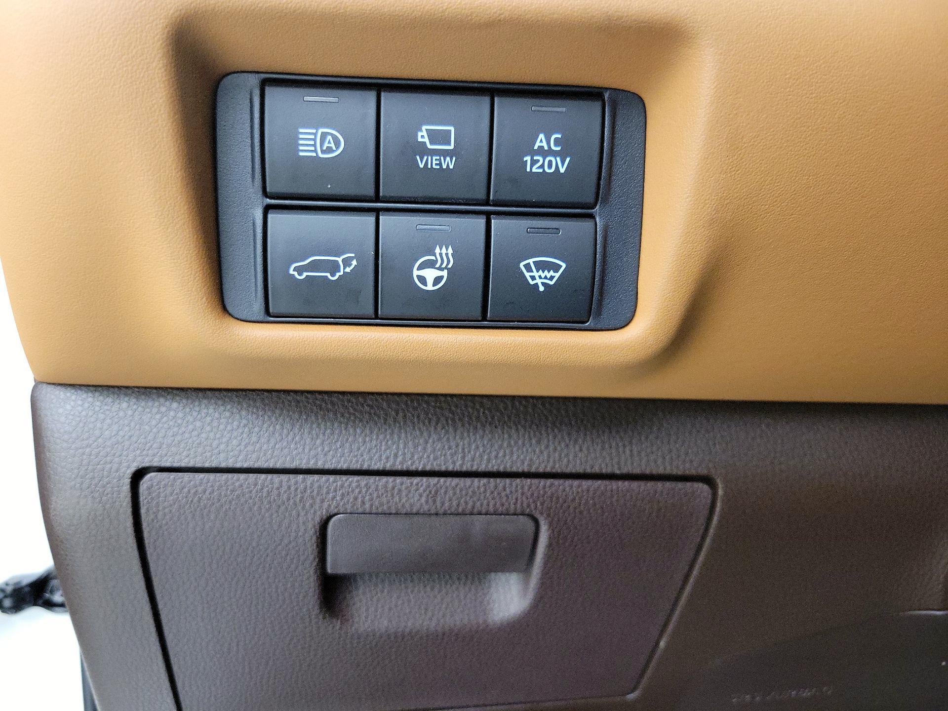 Thumbnail: 2021 Toyota Highlander - 13