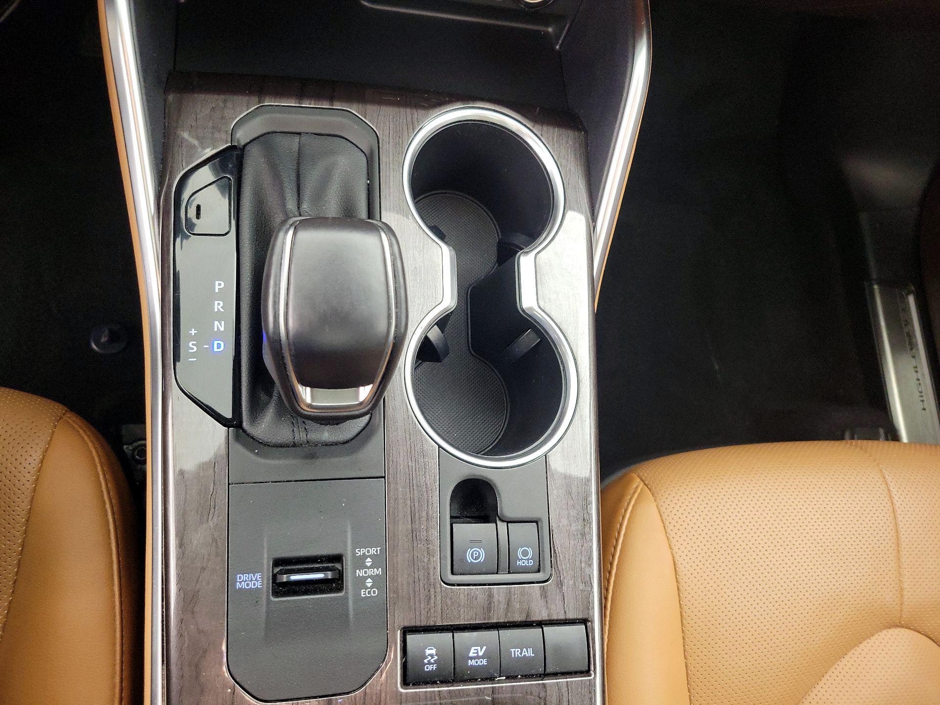 Thumbnail: 2021 Toyota Highlander - 18