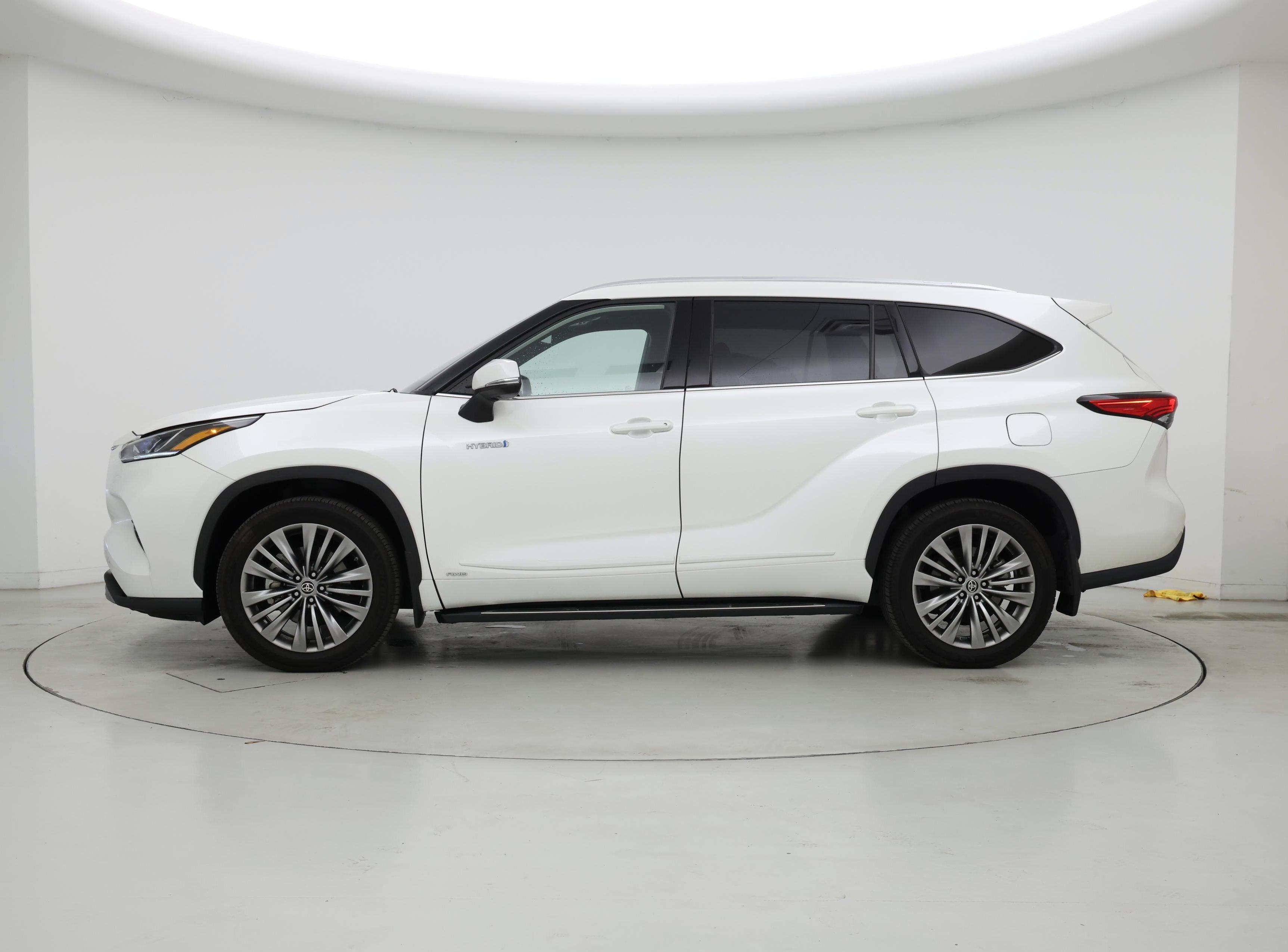Thumbnail: 2021 Toyota Highlander - 3