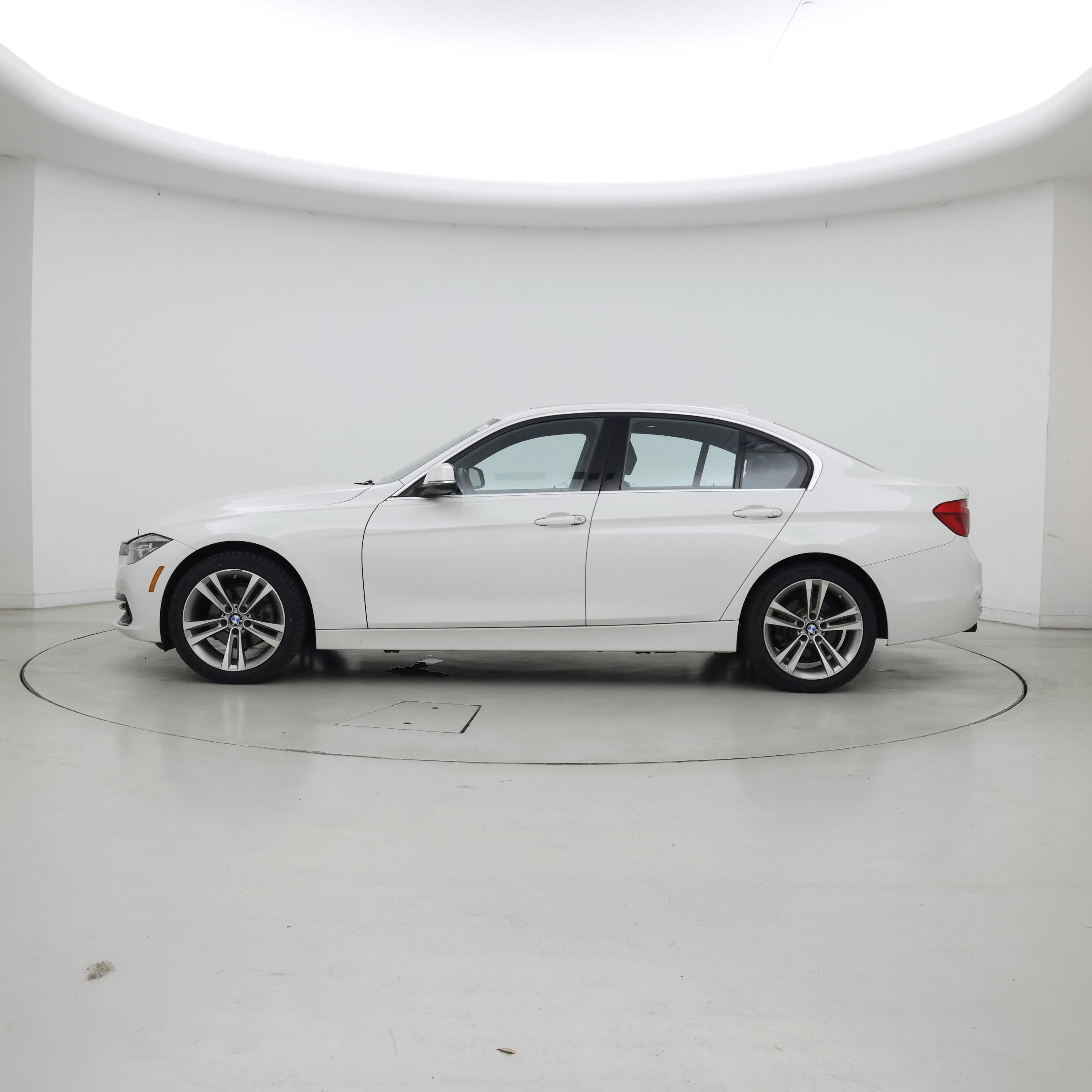 Thumbnail: 2018 BMW 3 Series - 3