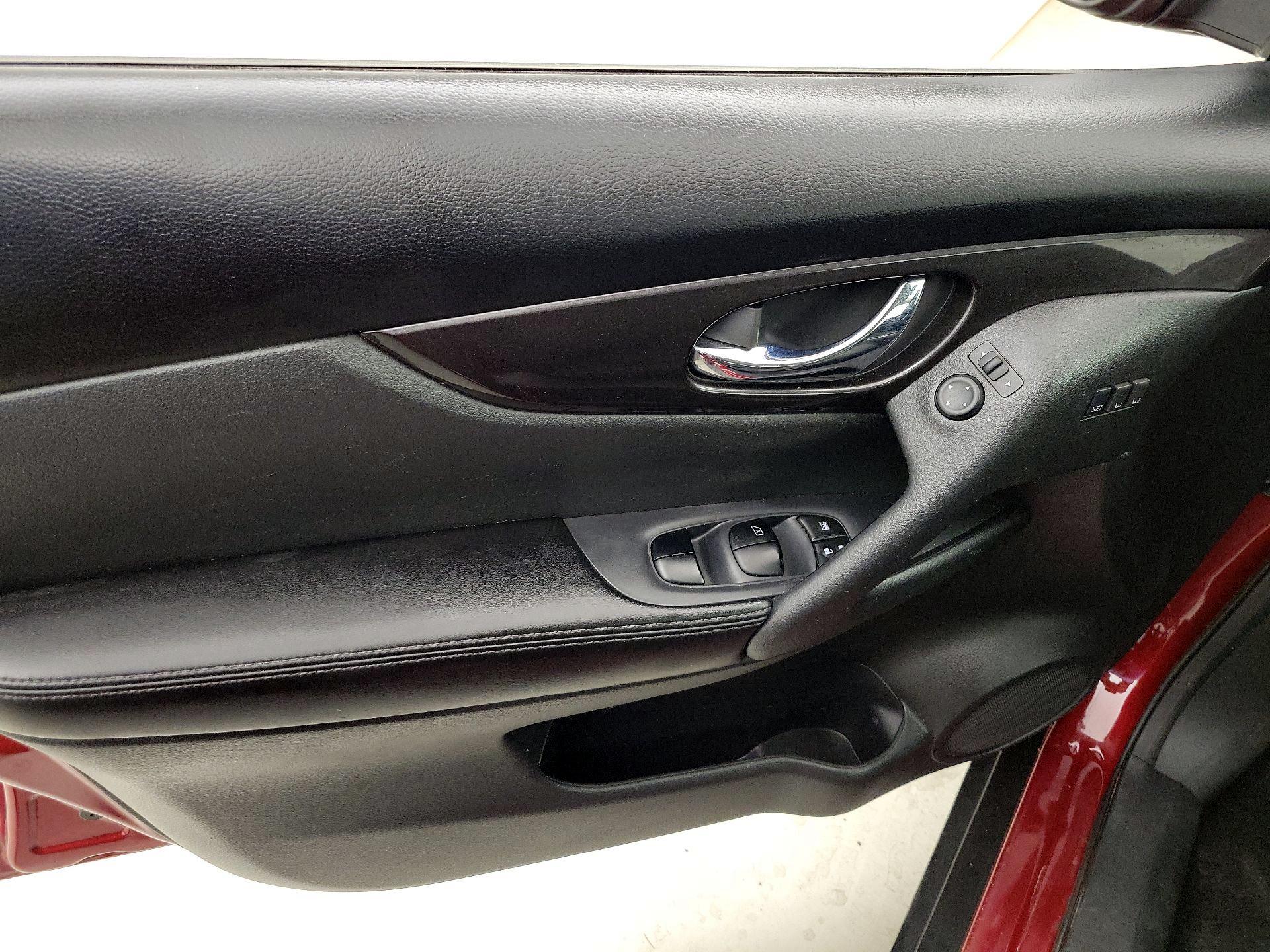 Thumbnail: 2018 Nissan Rogue - 12