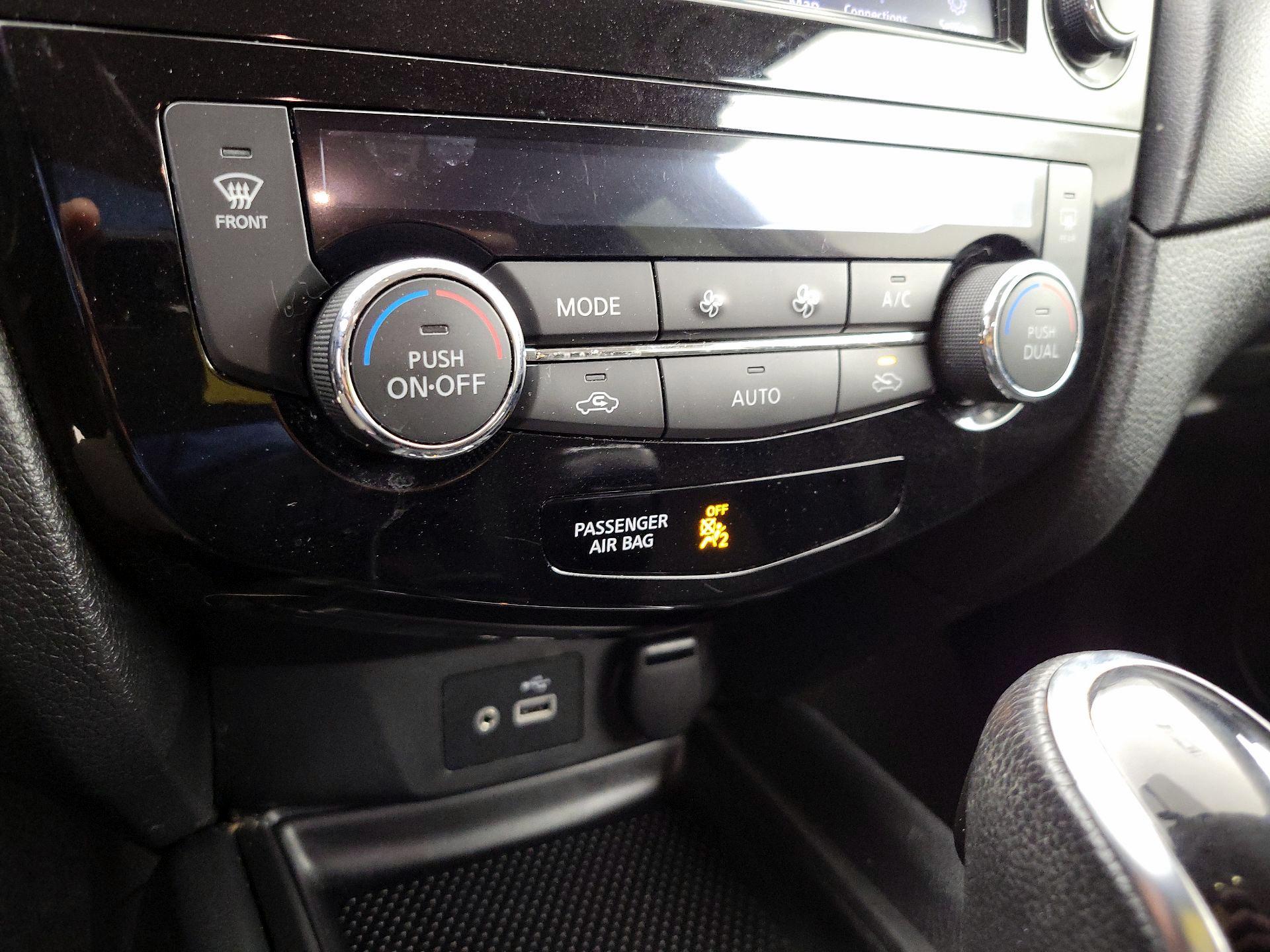 Thumbnail: 2018 Nissan Rogue - 17