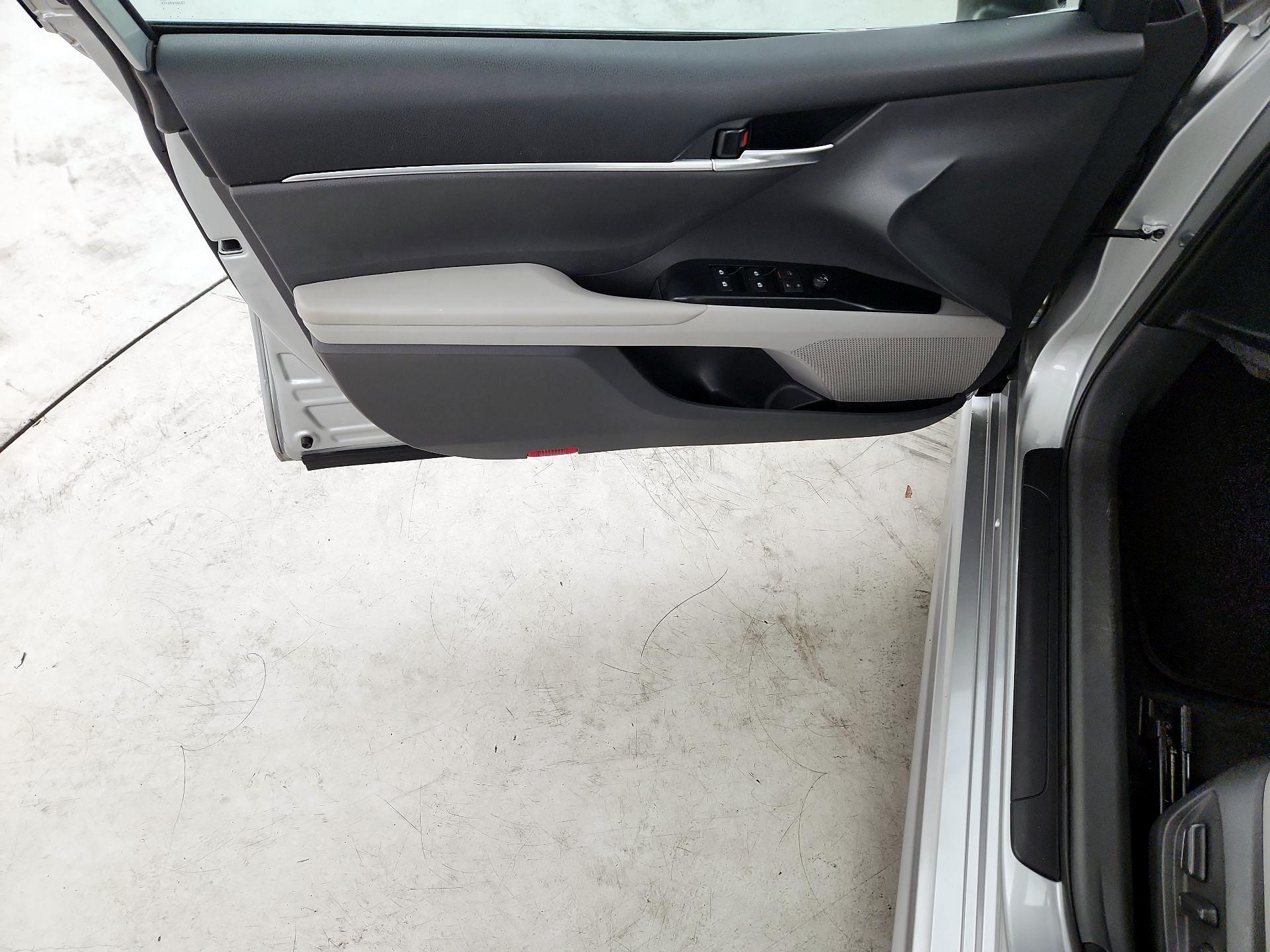 Thumbnail: 2020 Toyota Camry - 12