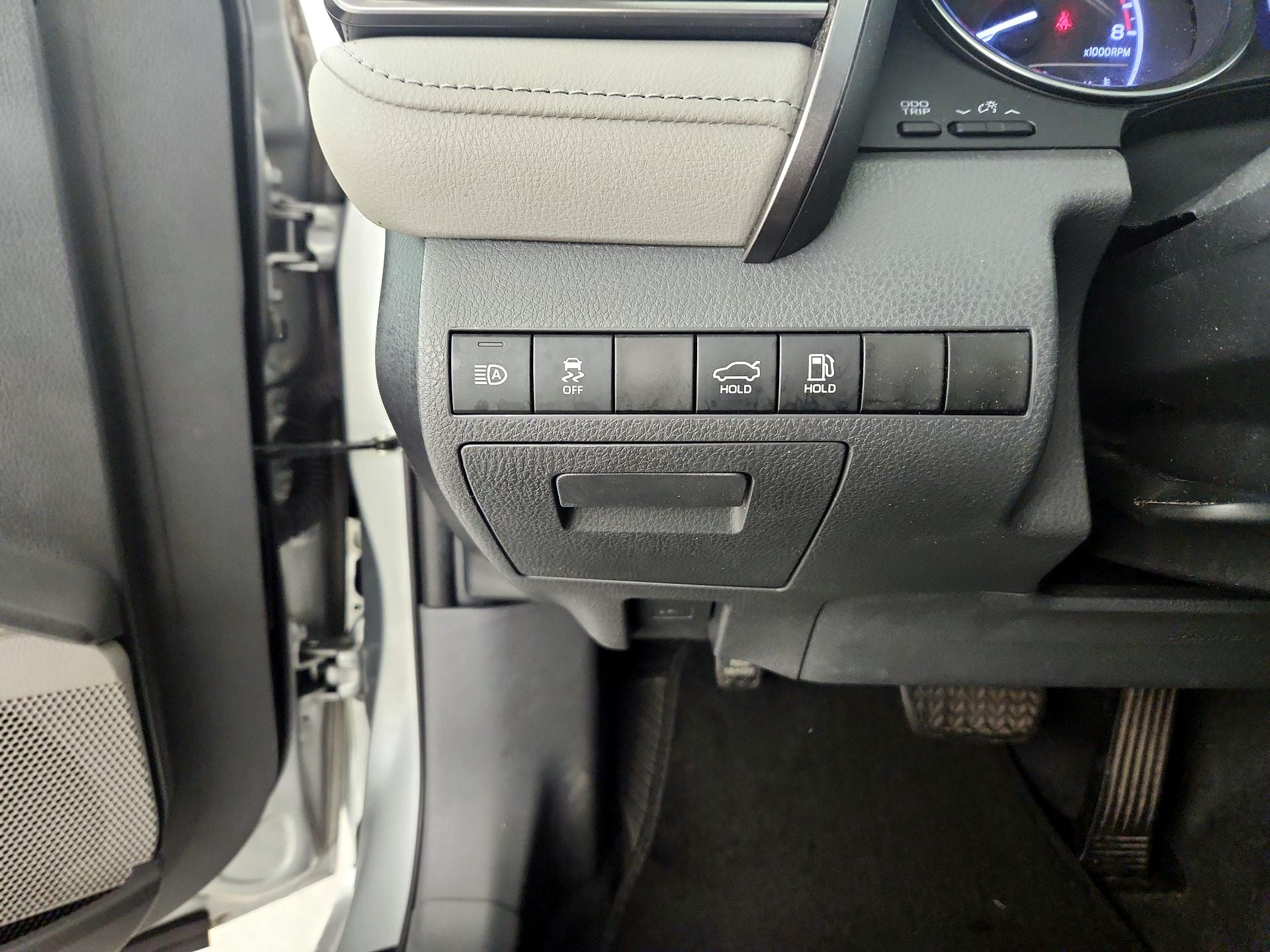 Thumbnail: 2020 Toyota Camry - 13