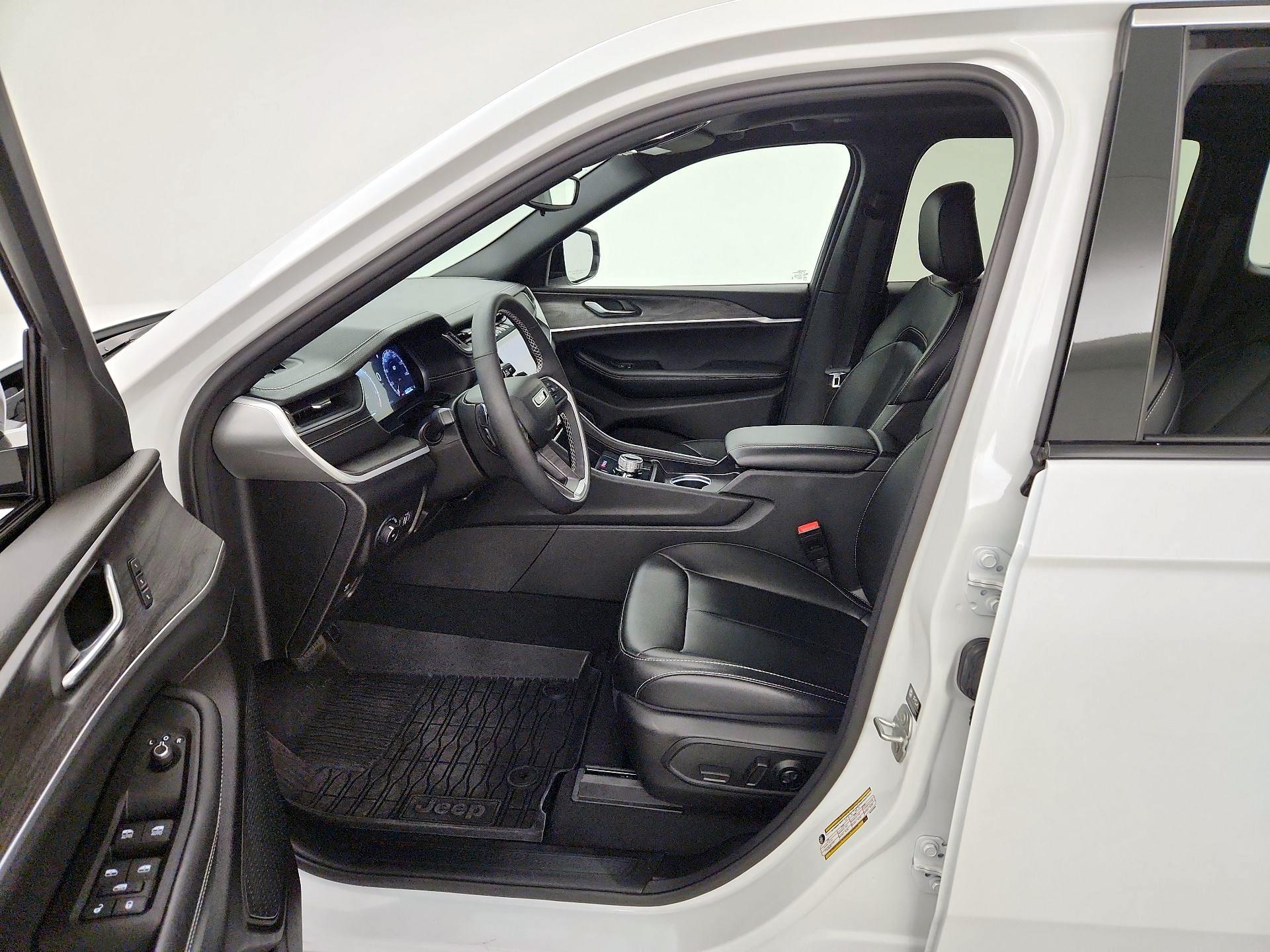 Thumbnail: 2024 Jeep Grand Cherokee - 11