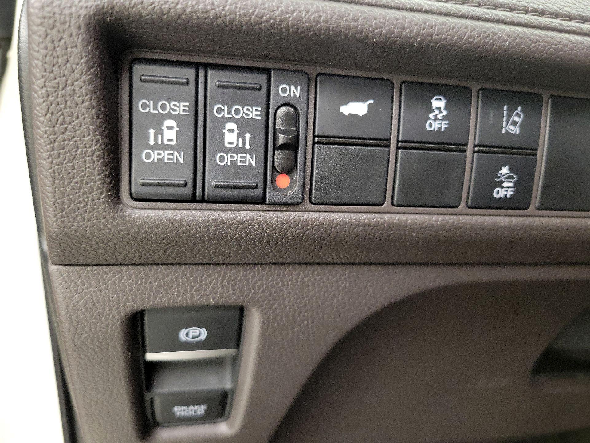 Thumbnail: 2019 Honda Odyssey - 13