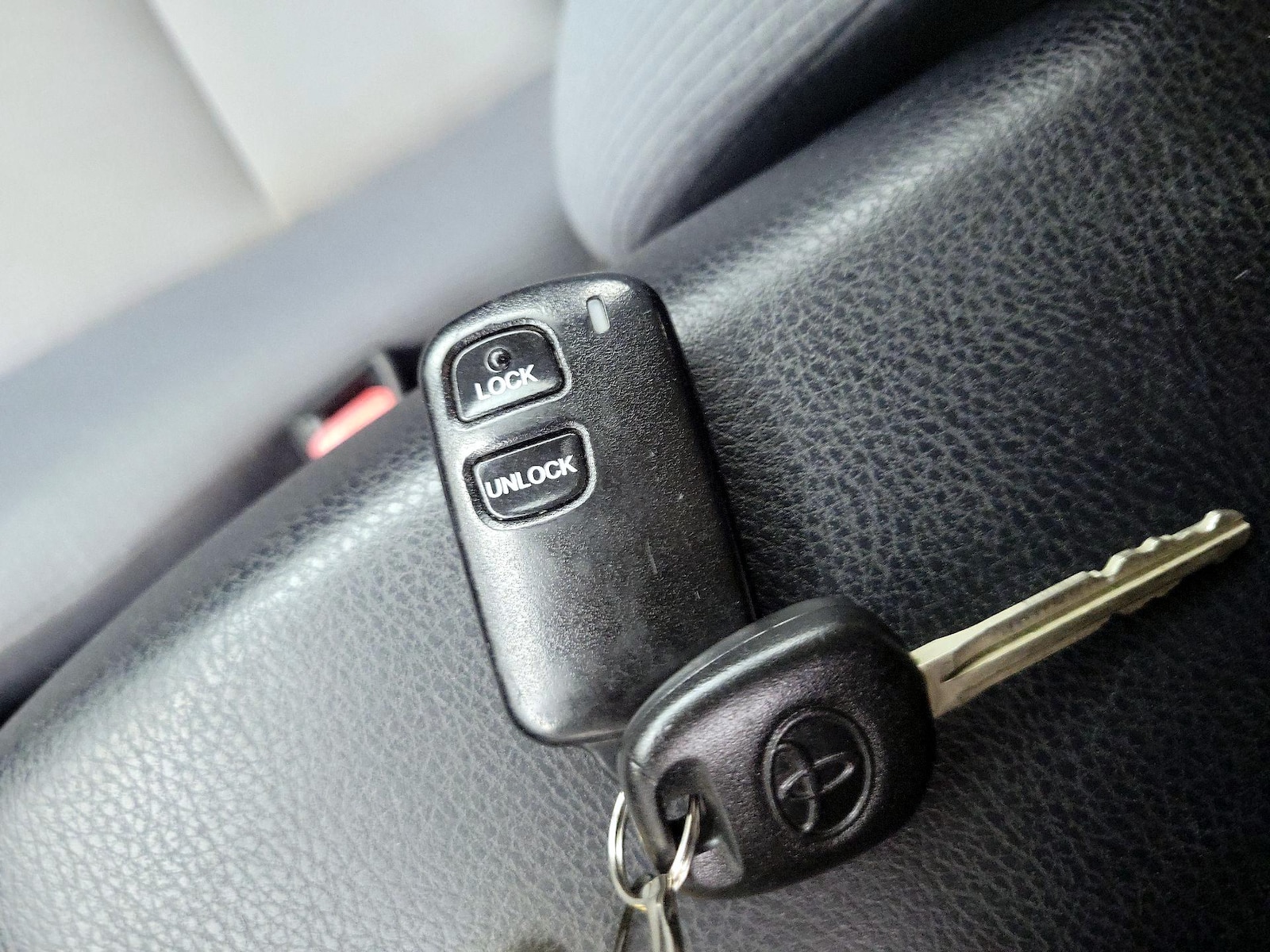 2016 Toyota Corolla L - Photo 22