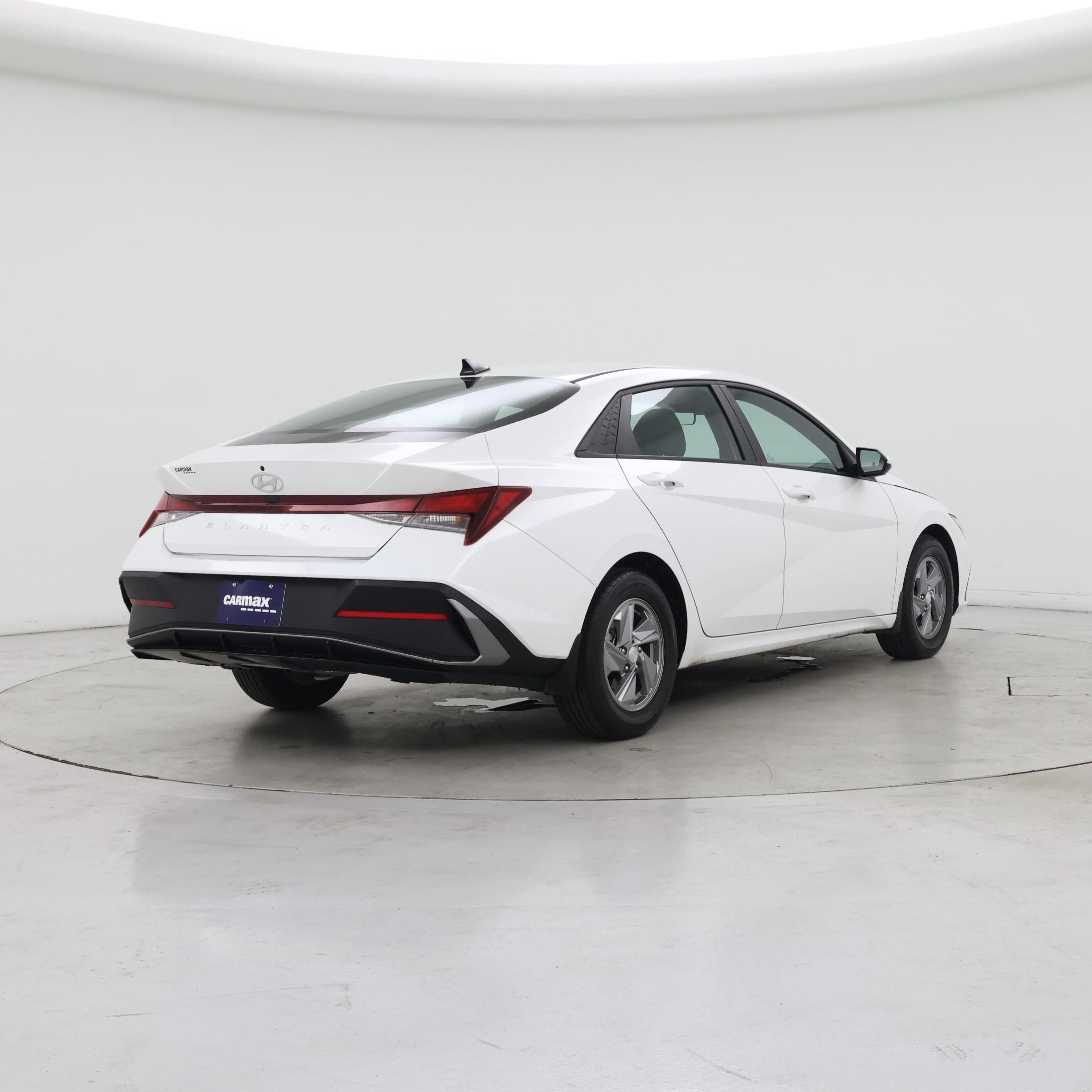 Thumbnail: 2024 Hyundai Elantra - 8